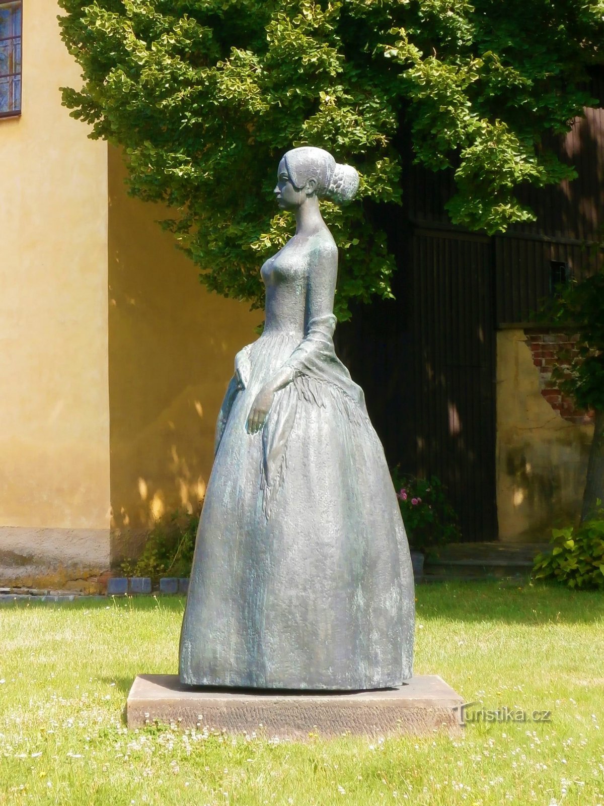 Monumento a Barunka Panklová (Česká Skalice, 5.7.2017 de julio de XNUMX)