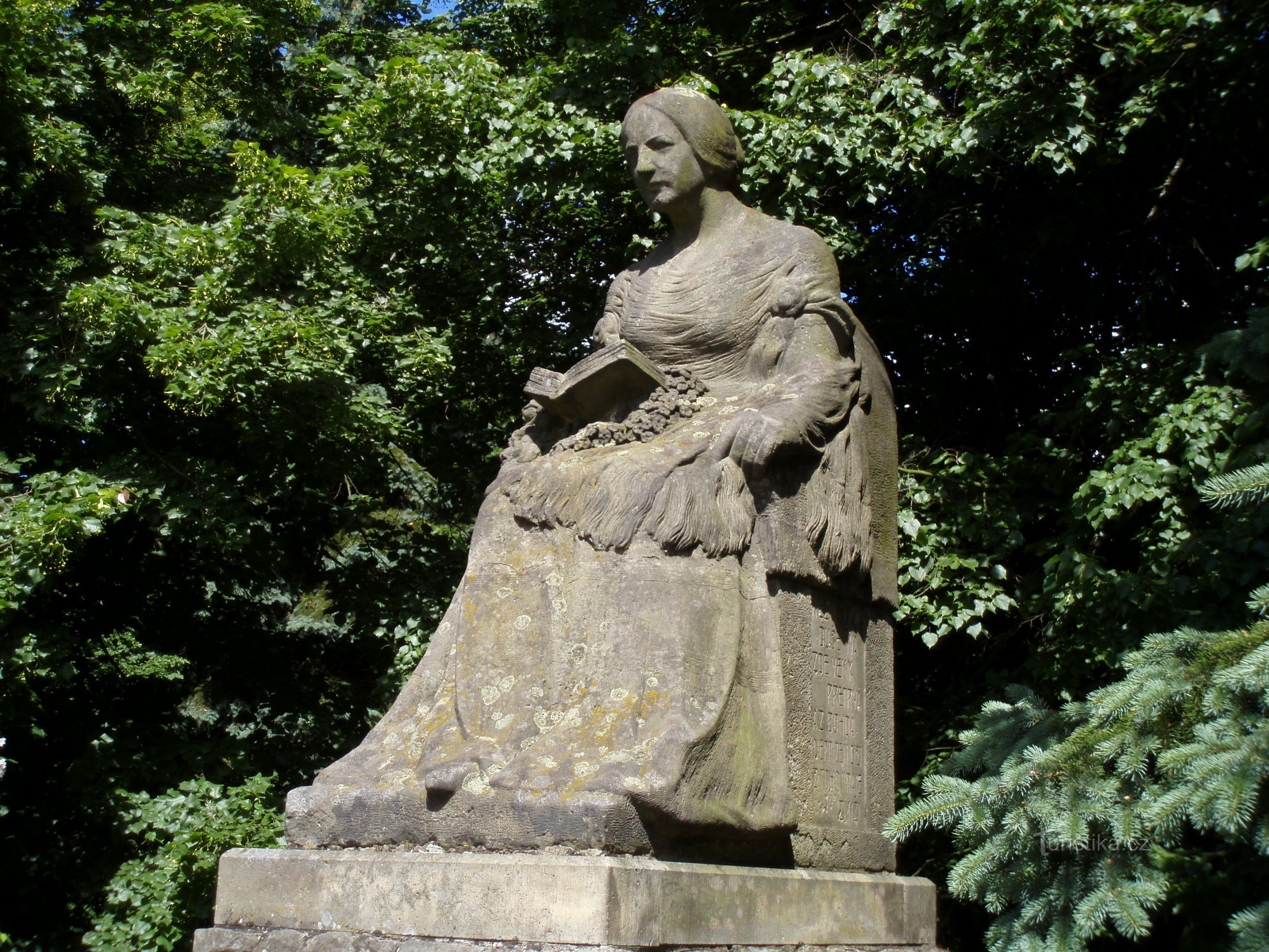 Monumento a Božena Němcová (Zlíč)