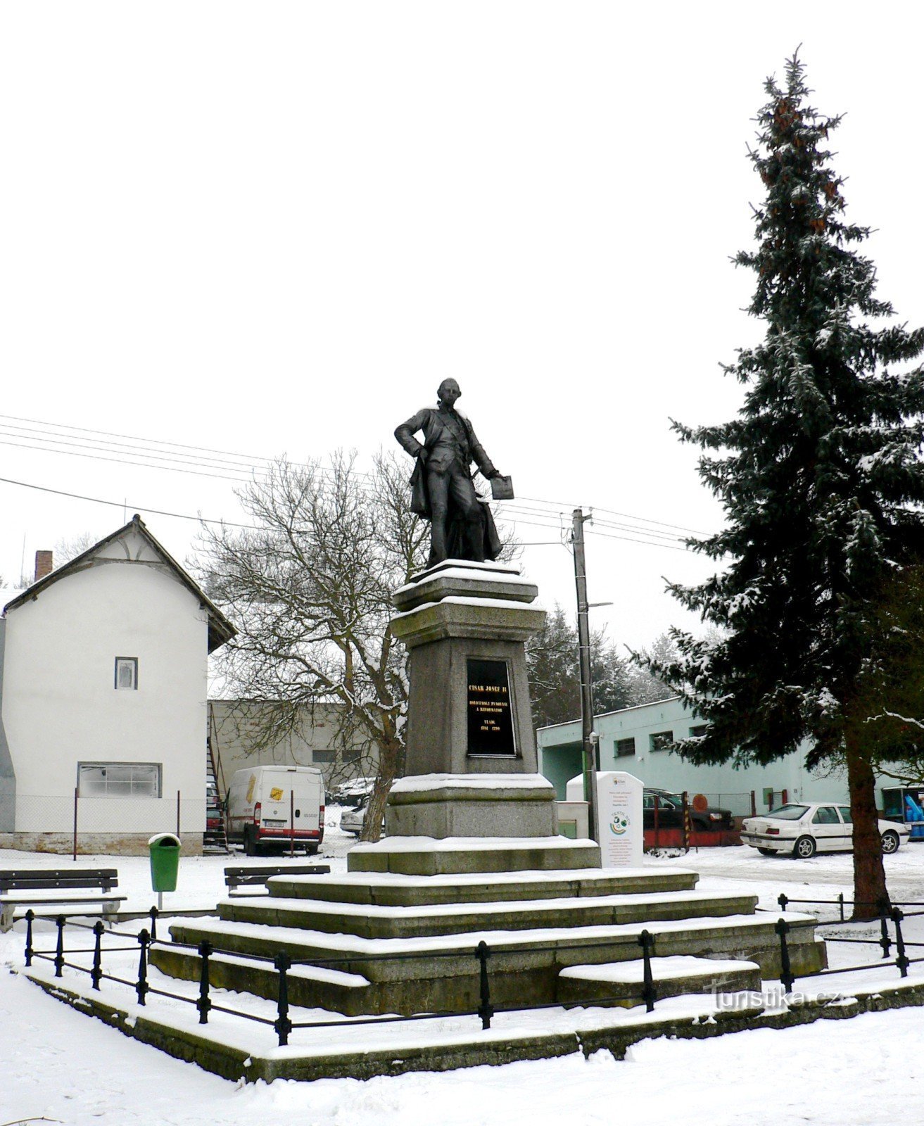 monument al împăratului Iosif al II-lea.