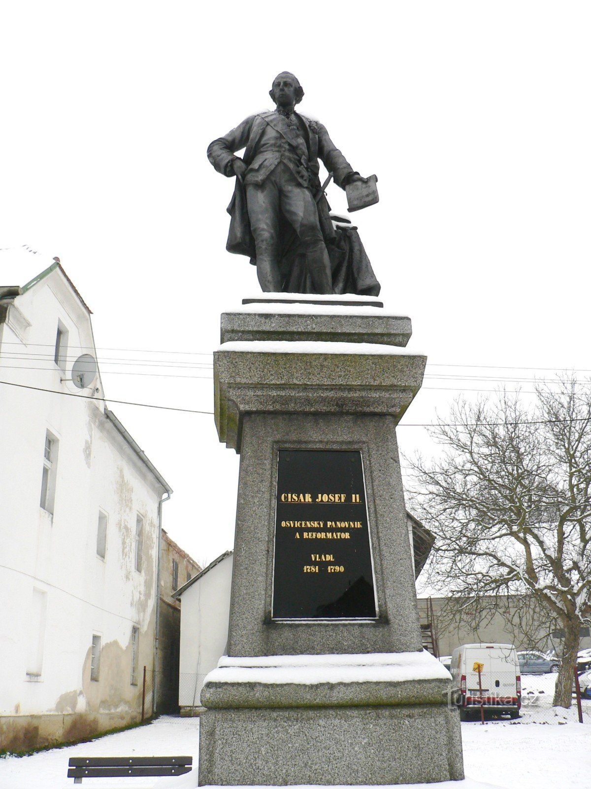 monument al împăratului Iosif al II-lea.