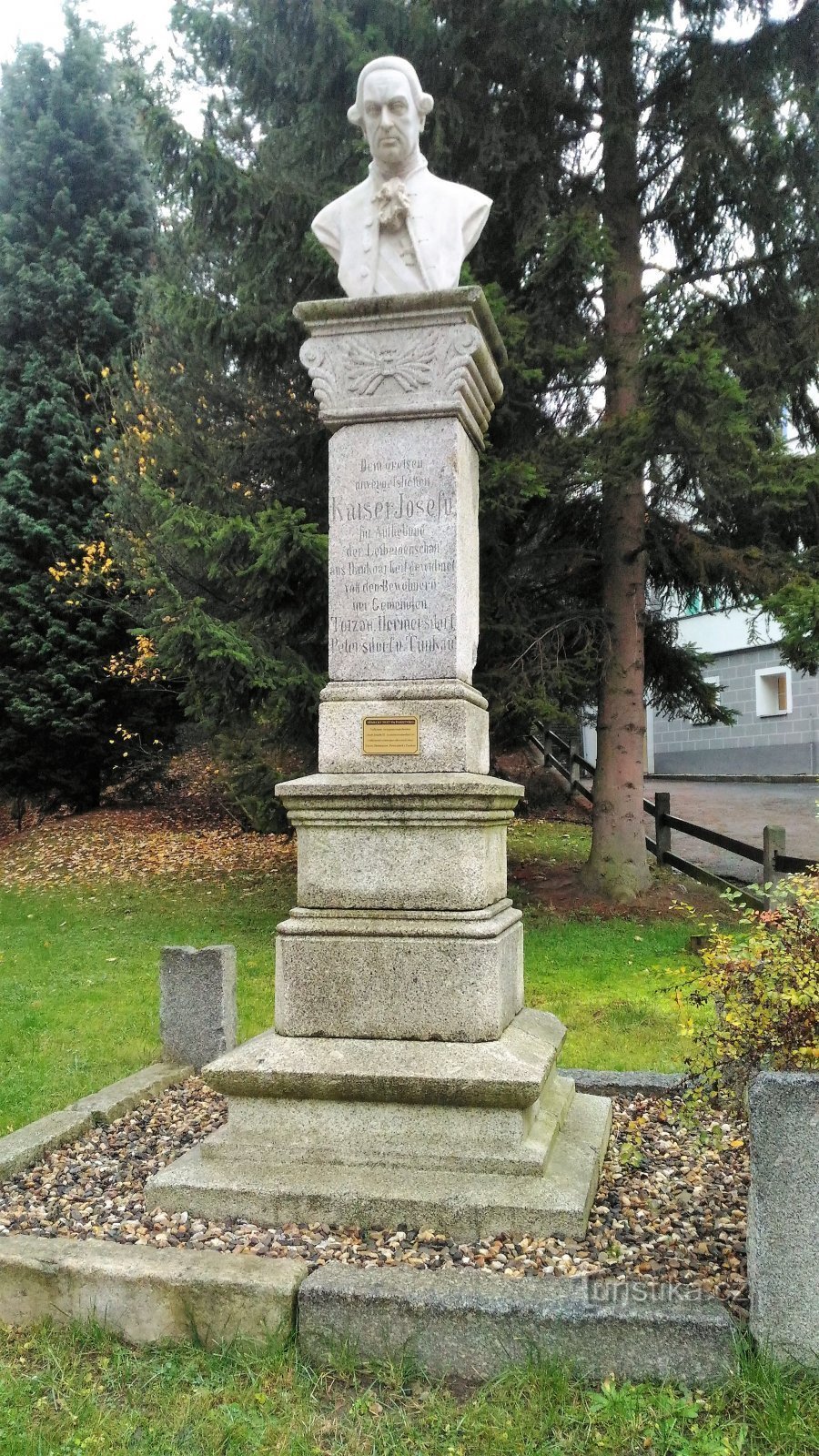 Monument till kejsar Josef II. i Perštejn.