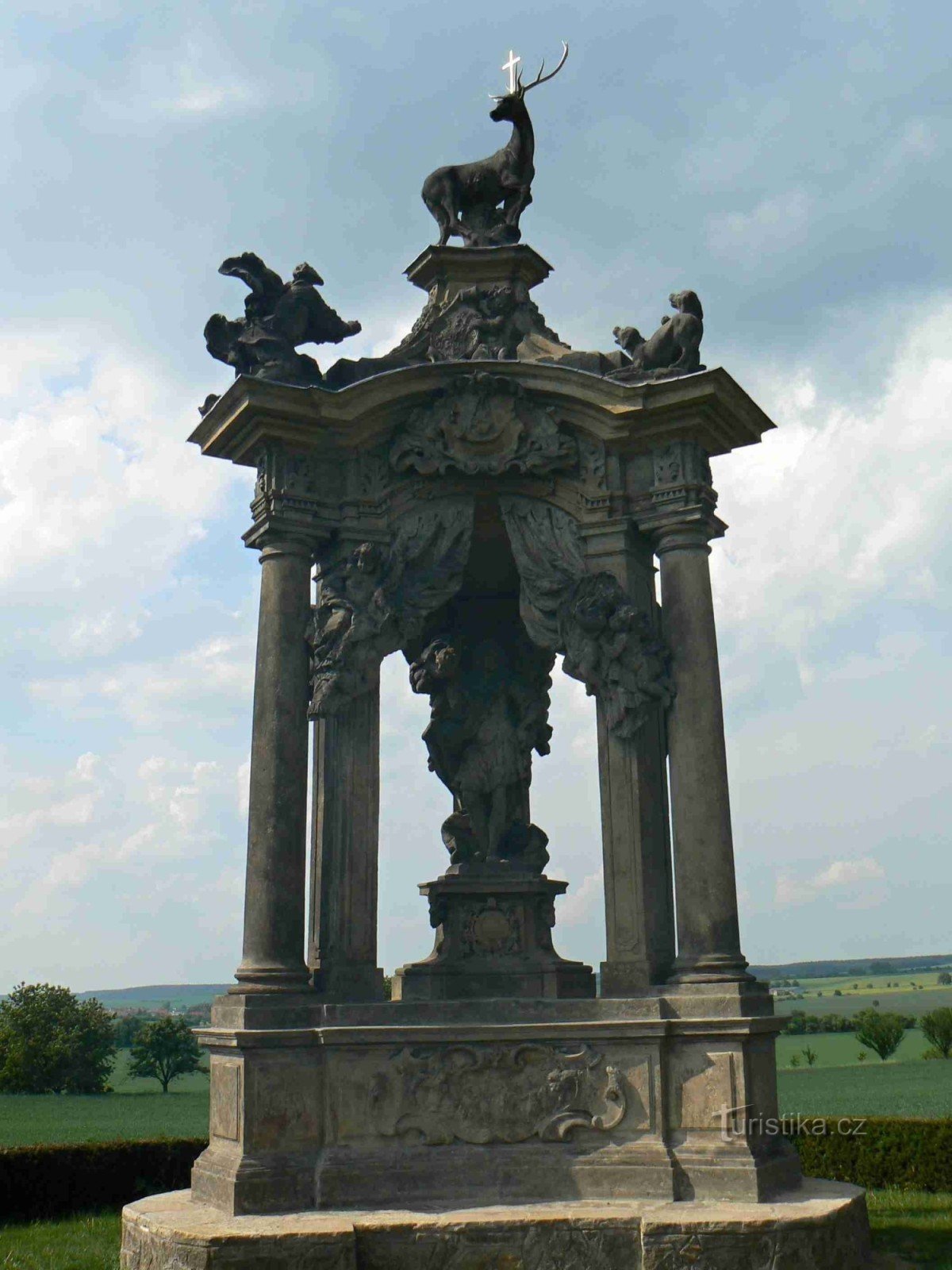 Monumentul împăratului Carol al VI-lea.