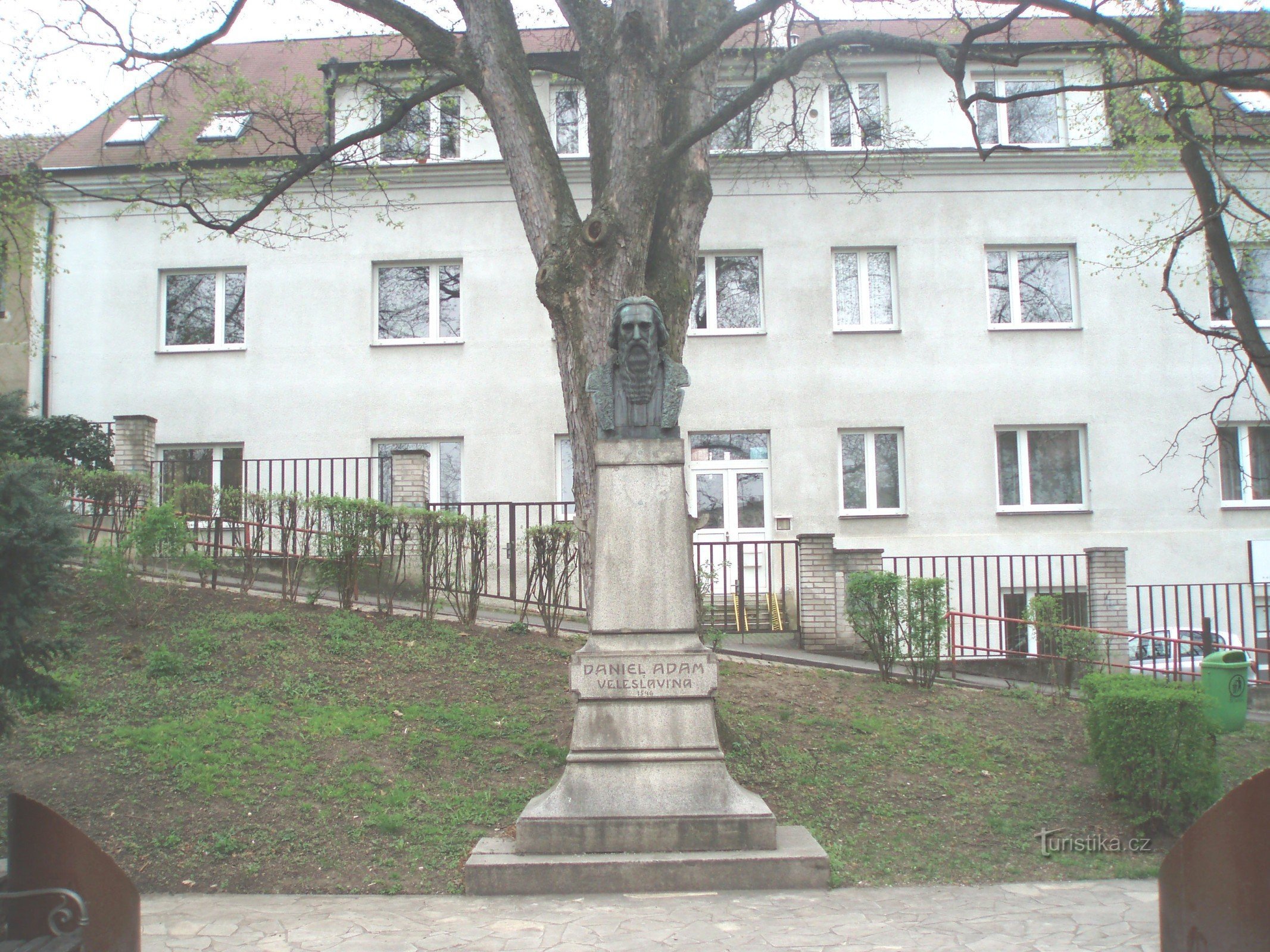 Monument till Daniel Adam från Veleslavín