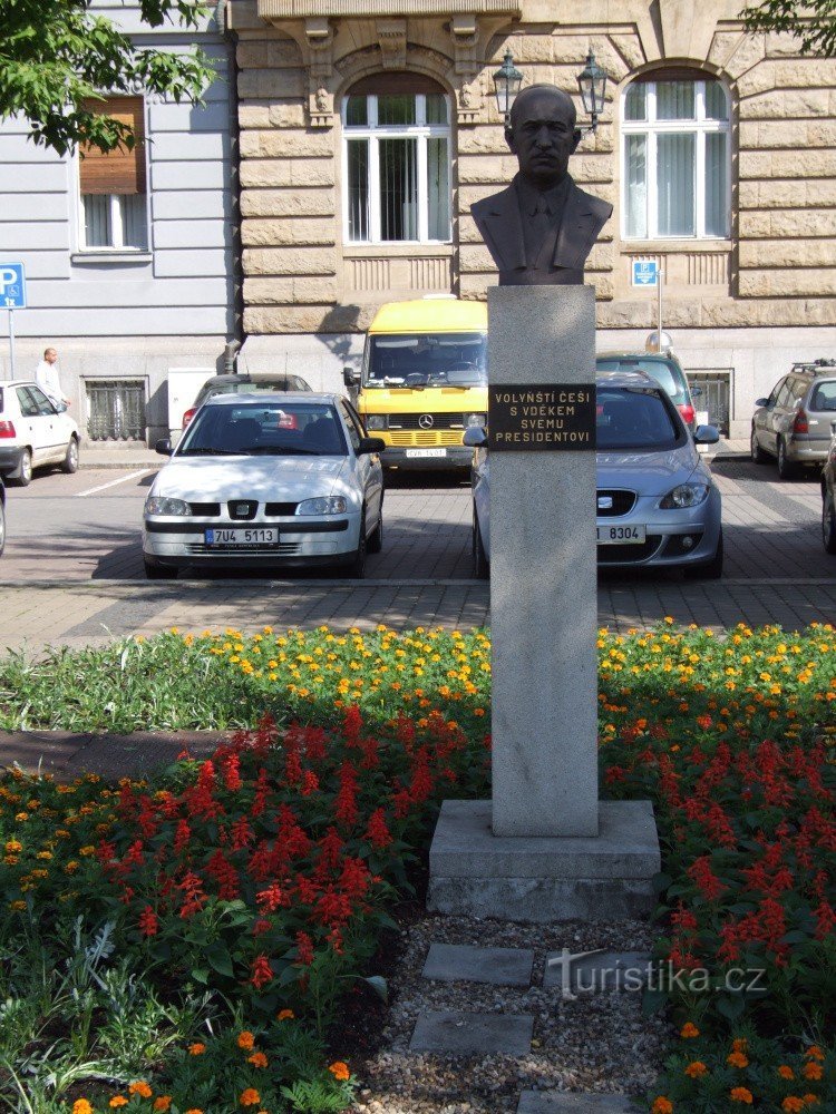 Monument till Dr. Edvard Beneš