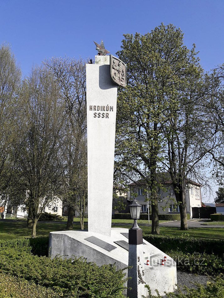 Un monument al eroilor