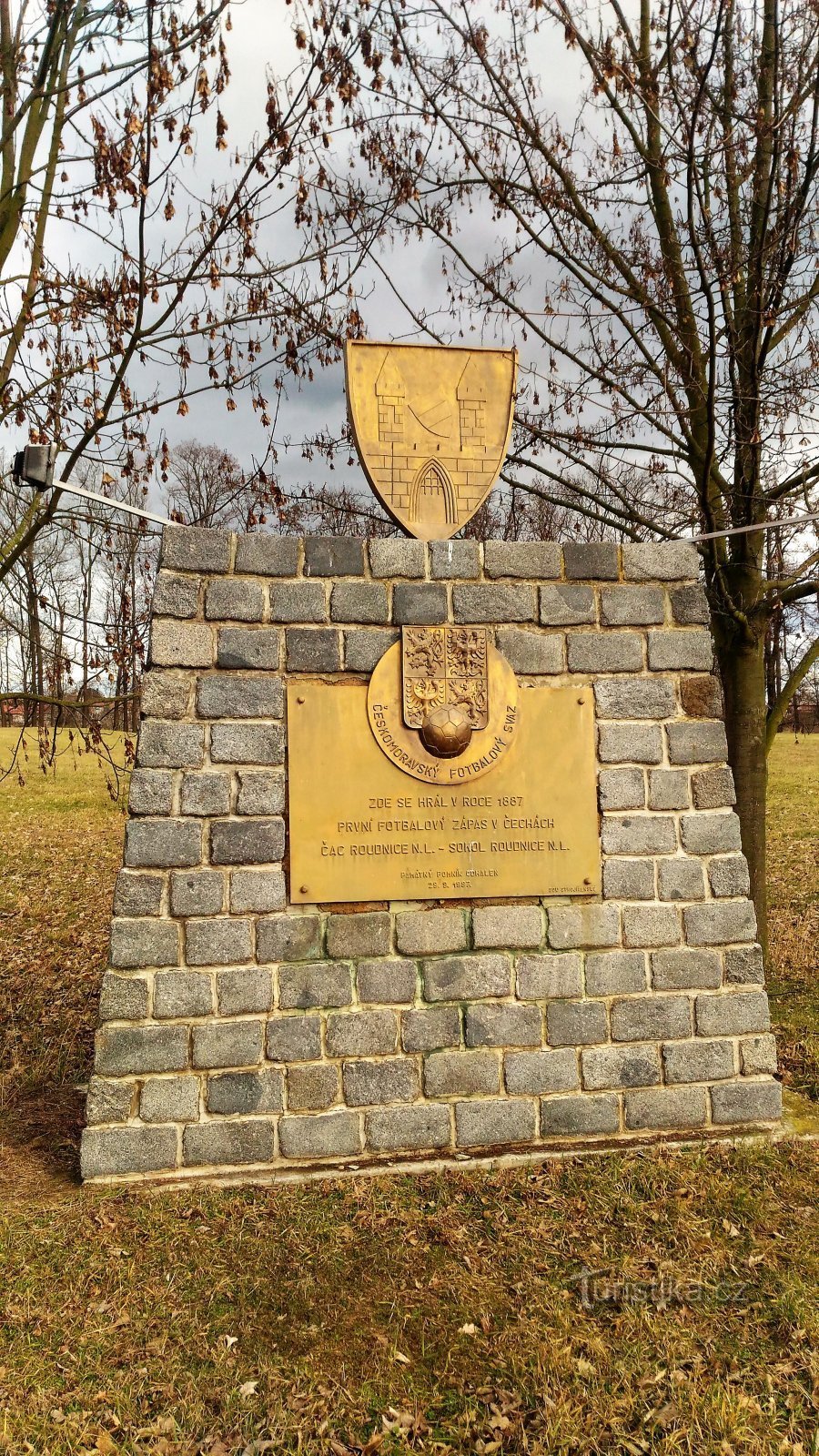 Monumentul primului meci de fotbal din Boemia.