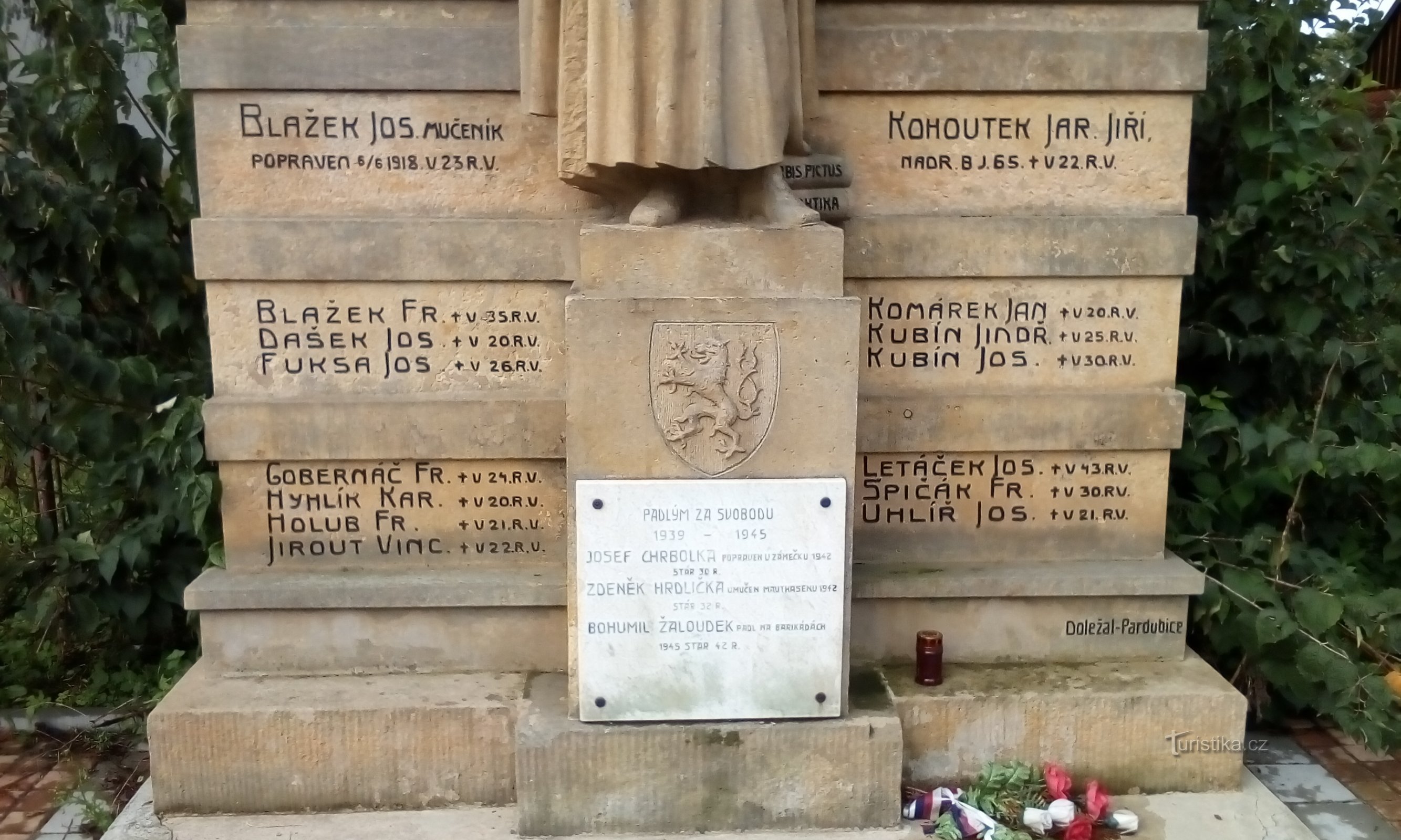 Monument to JAKomenský and 15 fallen in the First World War in Mnětice