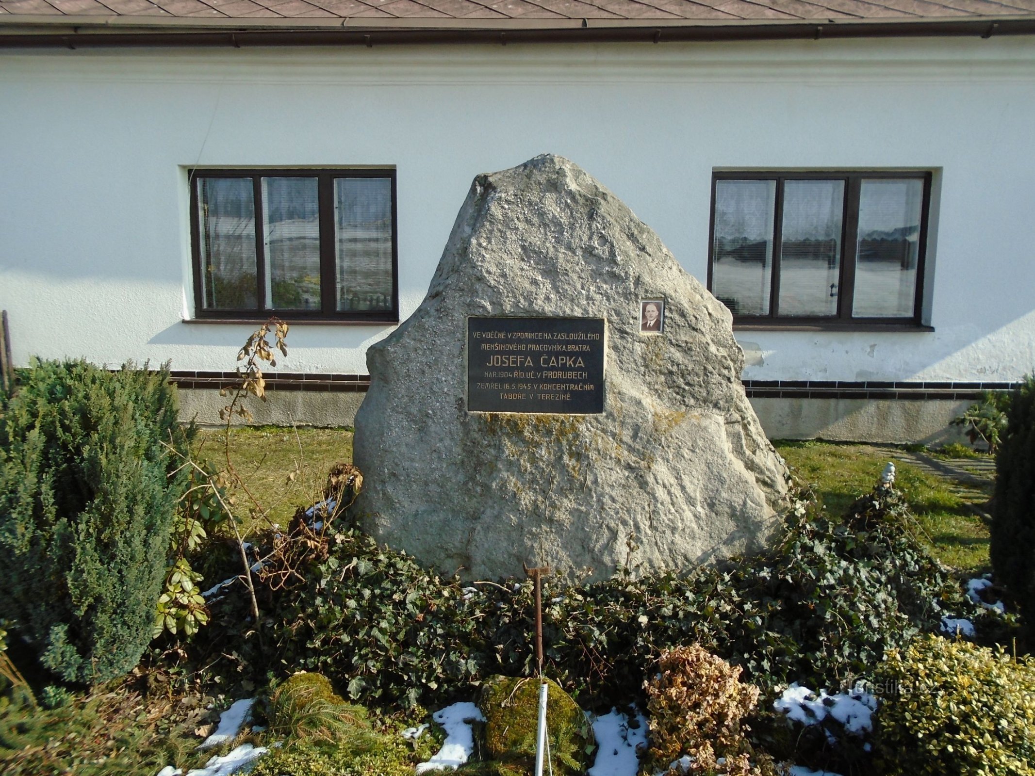 Pomník J. Čapka (Proruby, 21.2.2018)