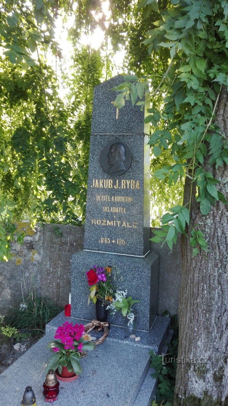 Monument til JJRyba i Staré Rožmitál.