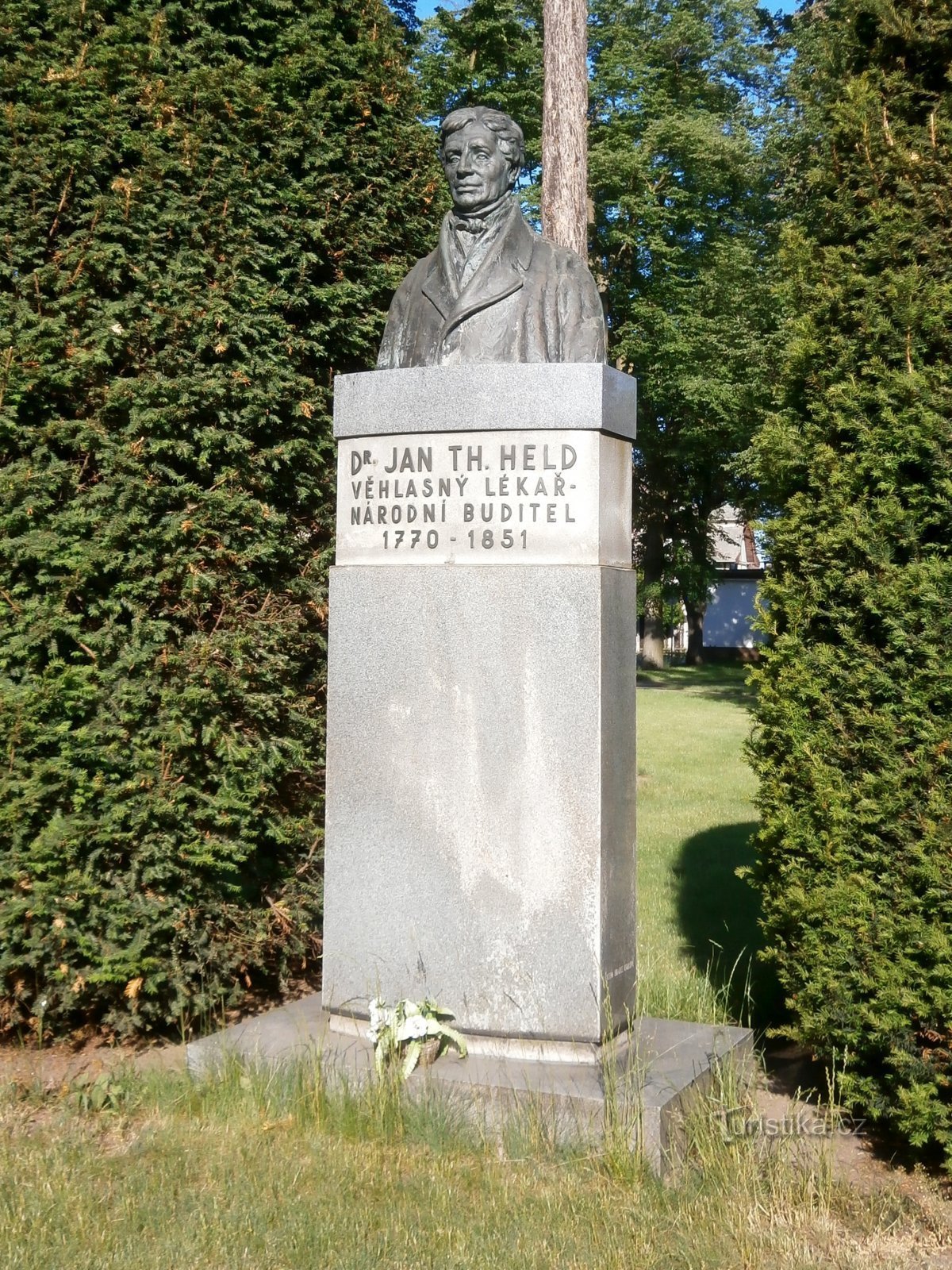 Denkmal für JT Held (Třebechovice pod Orebem, 28.5.2017)