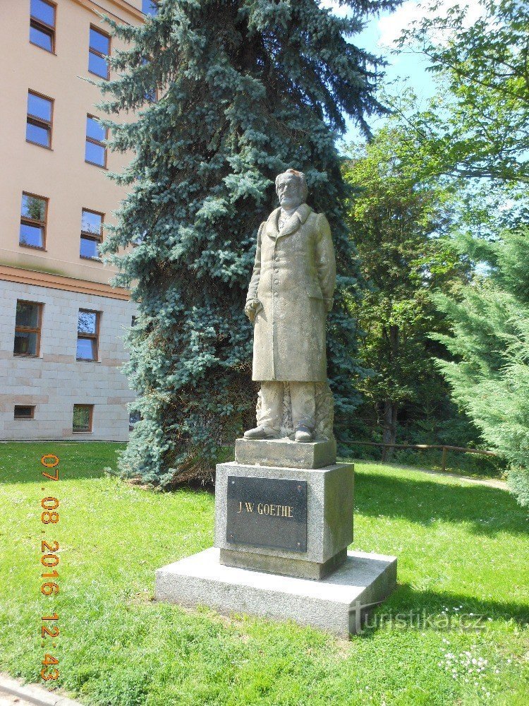 Monument voor JW GOETHE - Elleboog