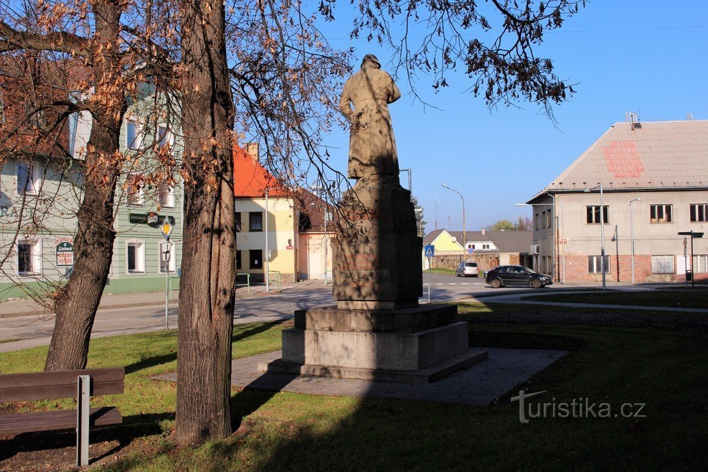 Monumentti Jan Žižkalle Trocnovista, takapuoli