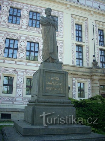 Памятник Карелу Гавличеку Боровскому