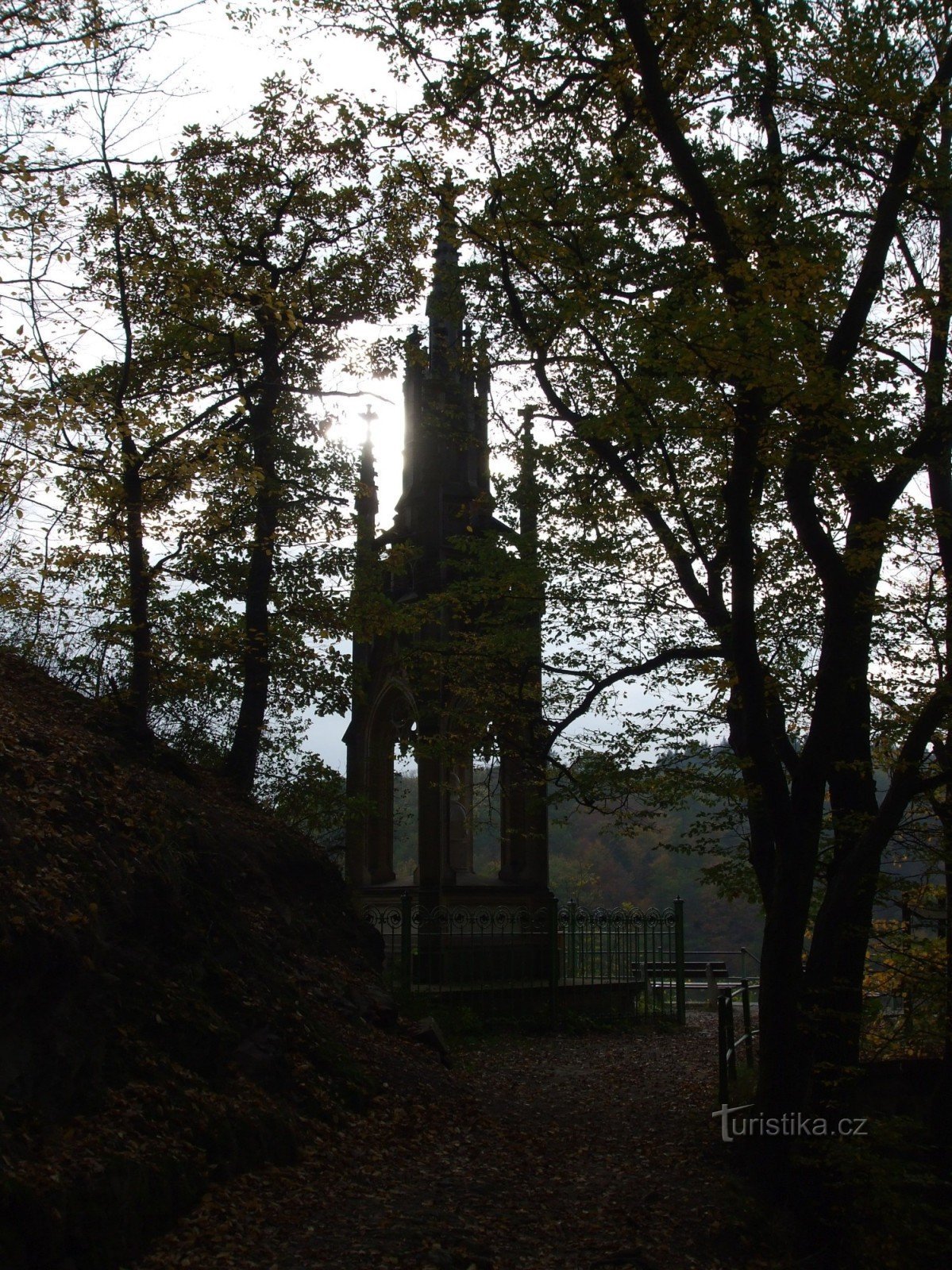 Monument till Prins Karl Egon II. från Fürstenberg i Křivoklát.