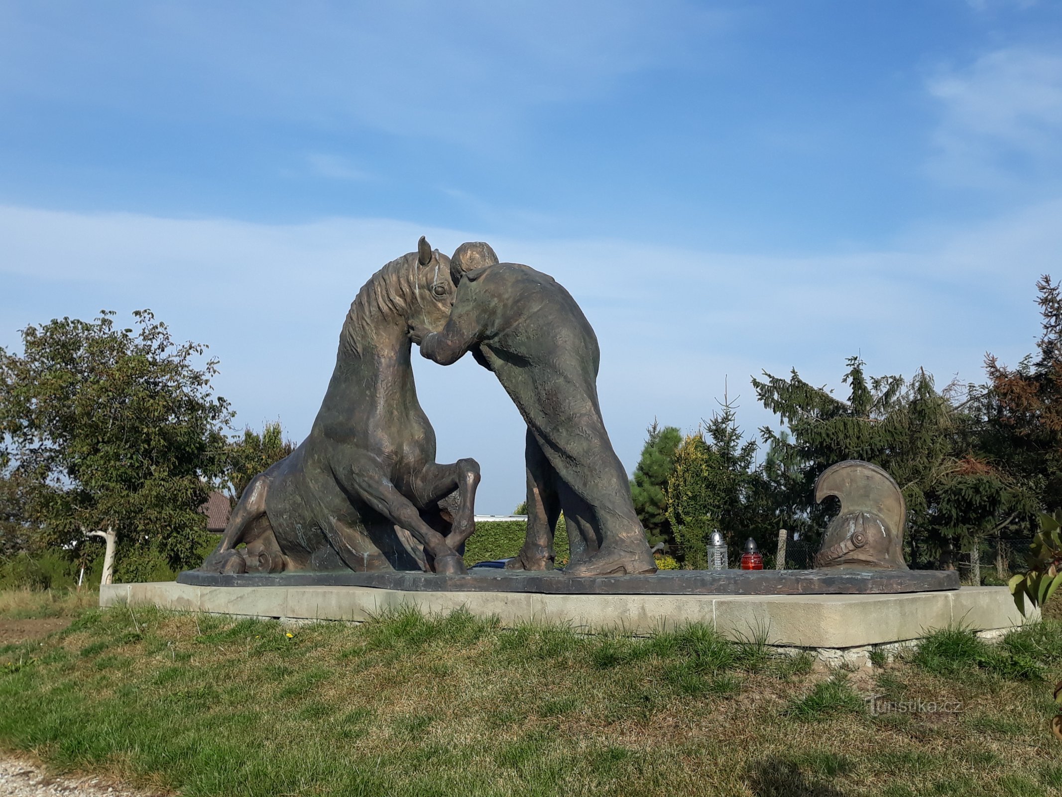 Hästmonument nära Strězetic