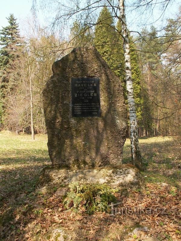 Monumento a los silvicultores Havelka y Ziegler,