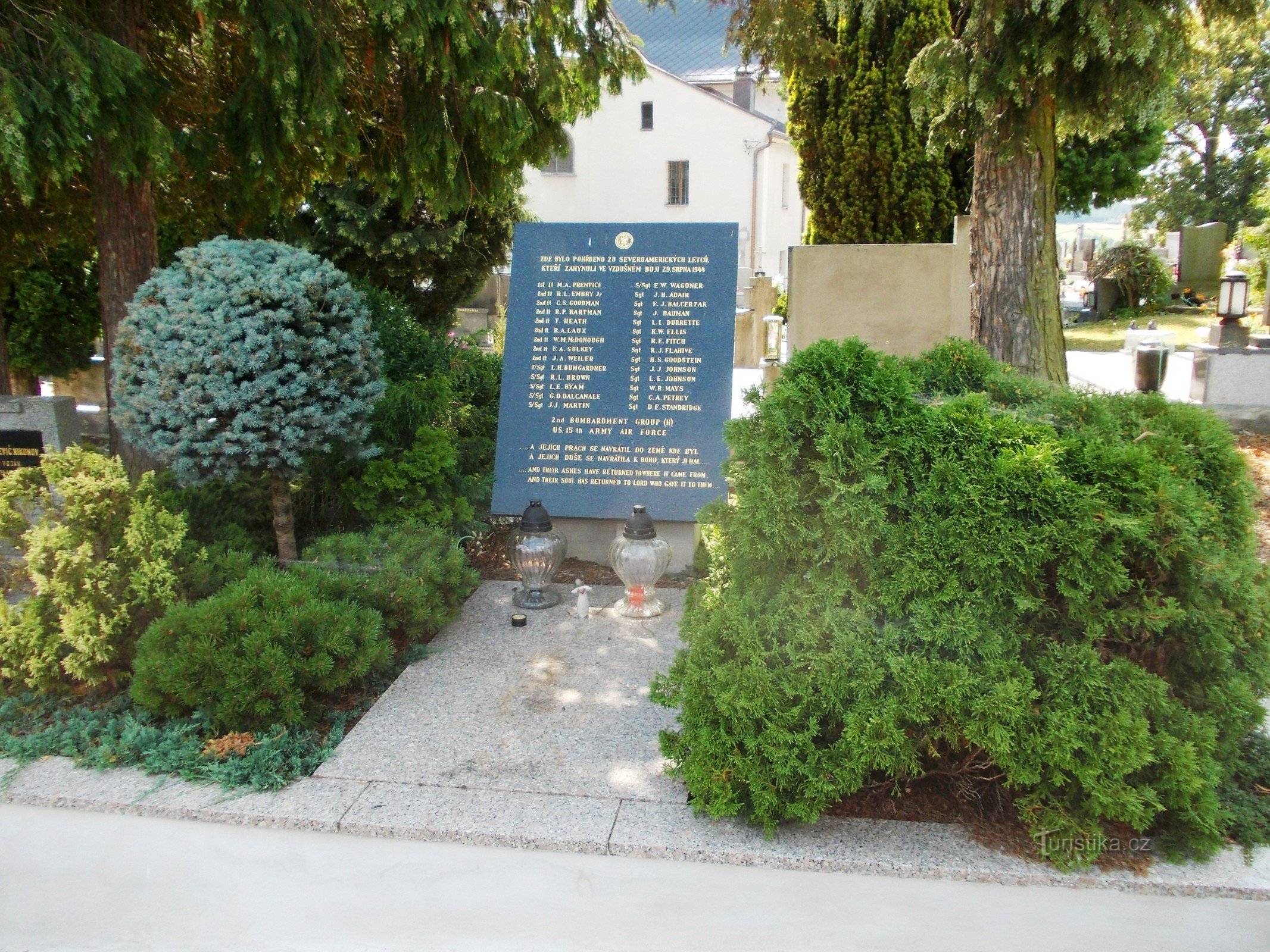 monument of airmen