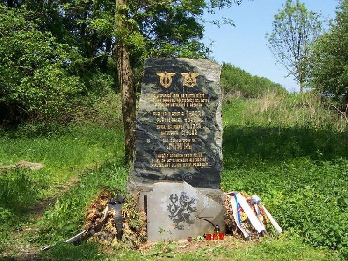 pomník letecké havárie vrtulníku - Velký Kosíř