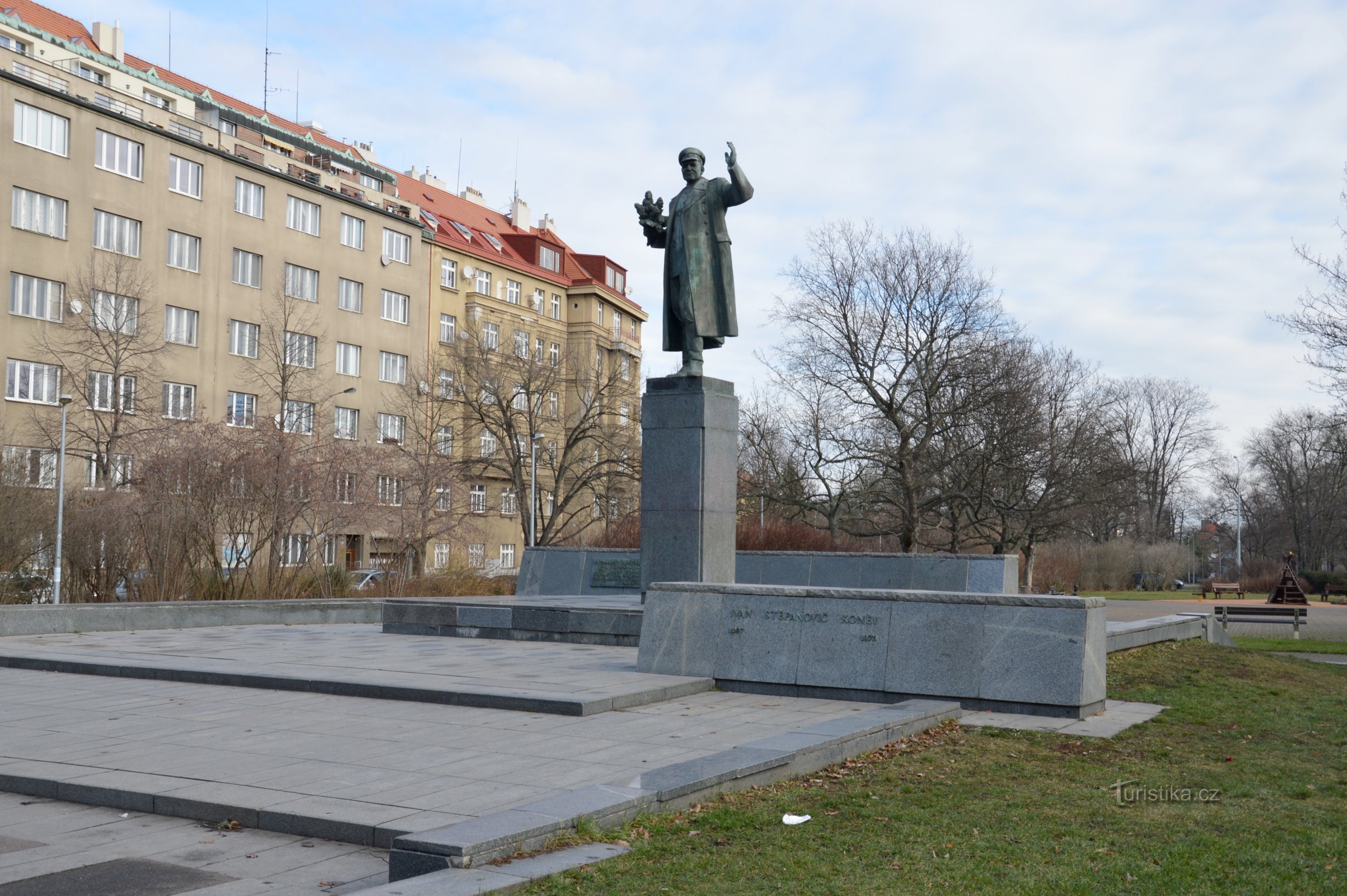 Памятник маршалу Коневу
