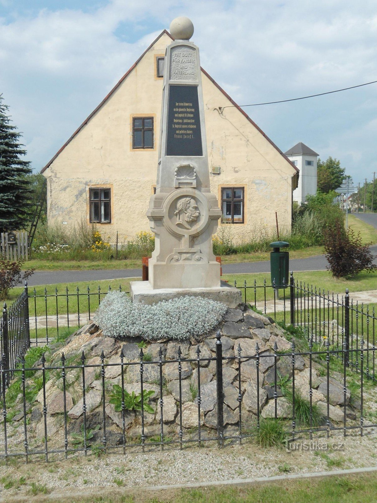 Mikulovice-Denkmal
