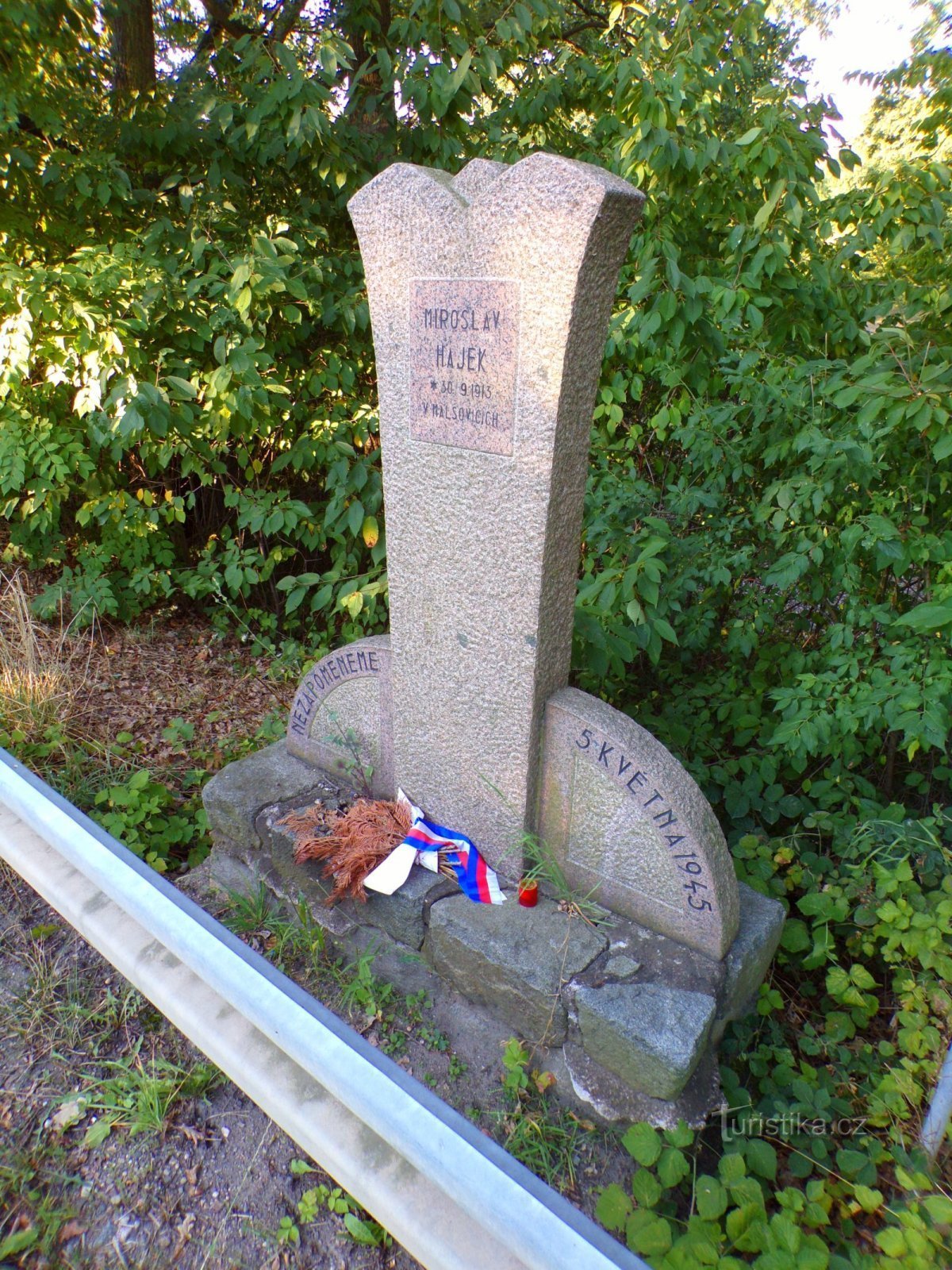 Pomnik Miroslava Hájka (Dříteč, 17.8.2022)