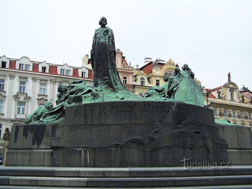 Monumentul maestrului Jan Hus