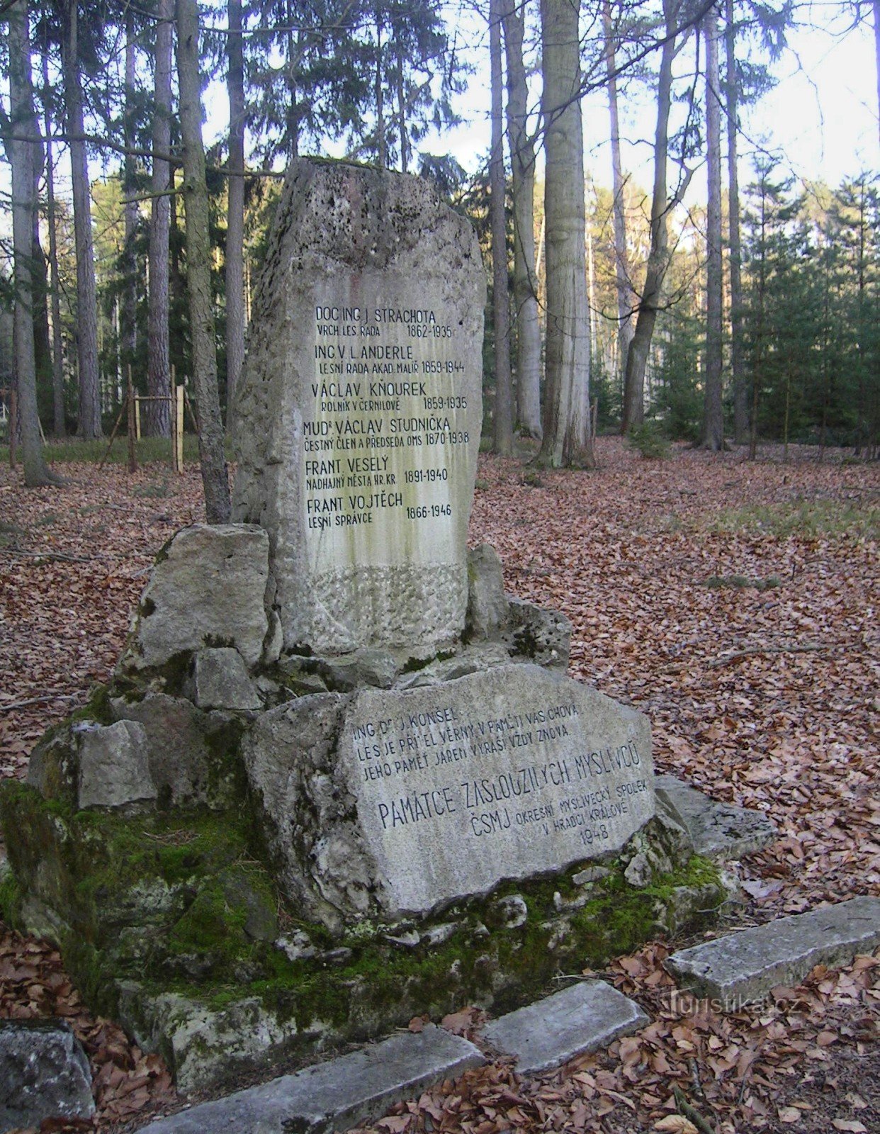 Памятник охотникам - Градецкие леса
