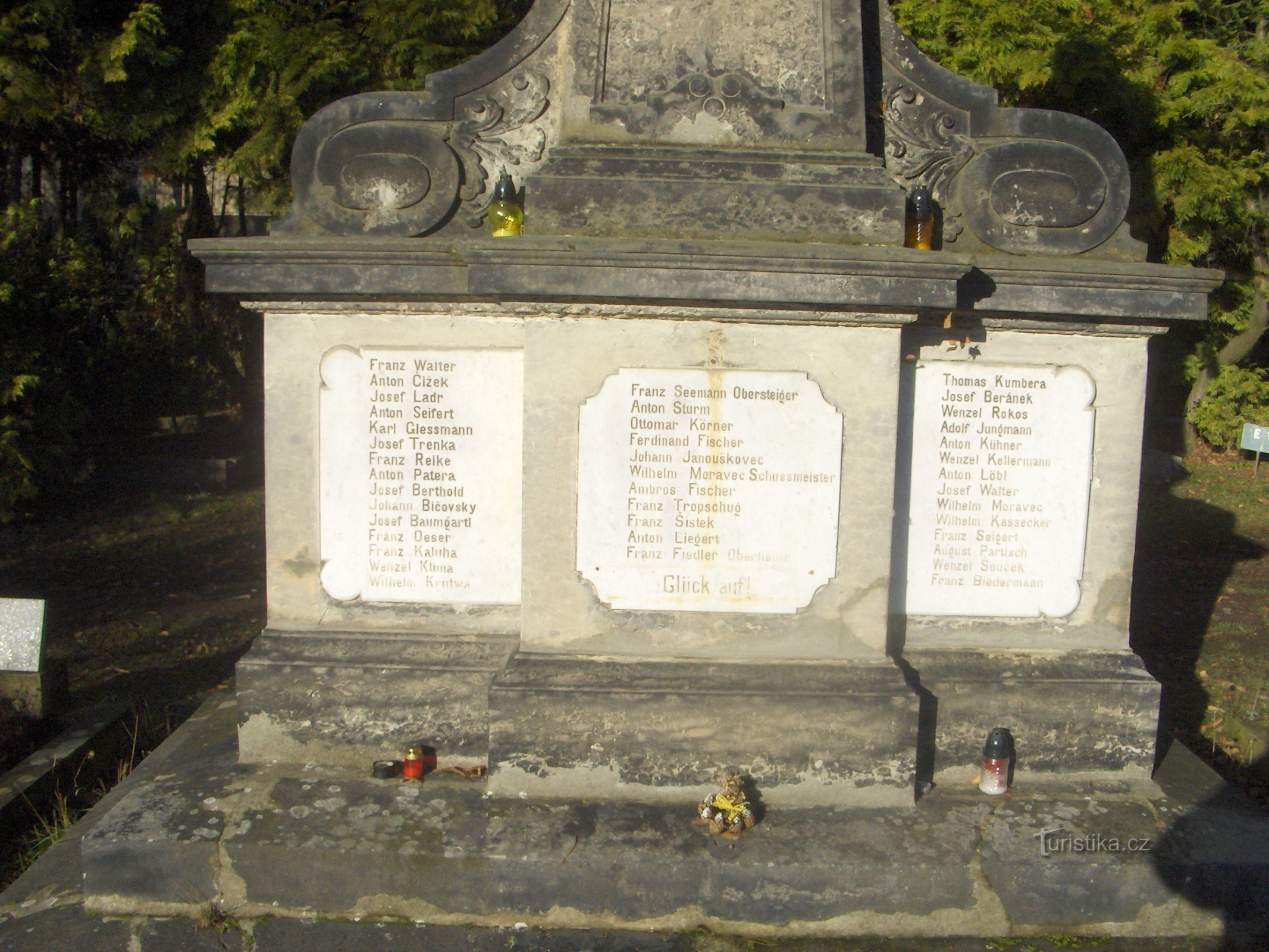 Monument ter herdenking van de mijntragedie bij de Jupiter-mijn.