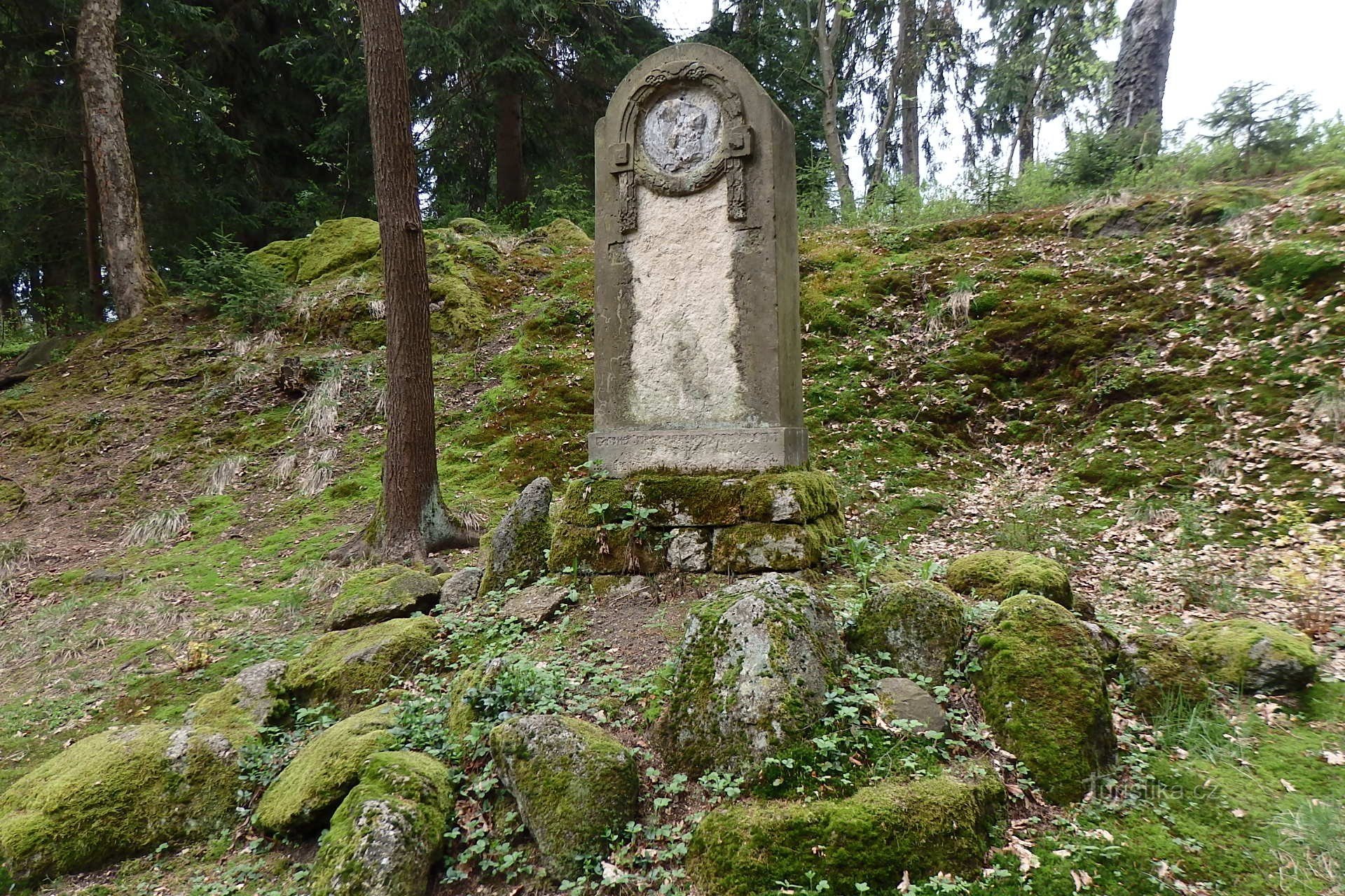 Saksalaisen runoilijan K. Theodor Körnerin muistomerkki
