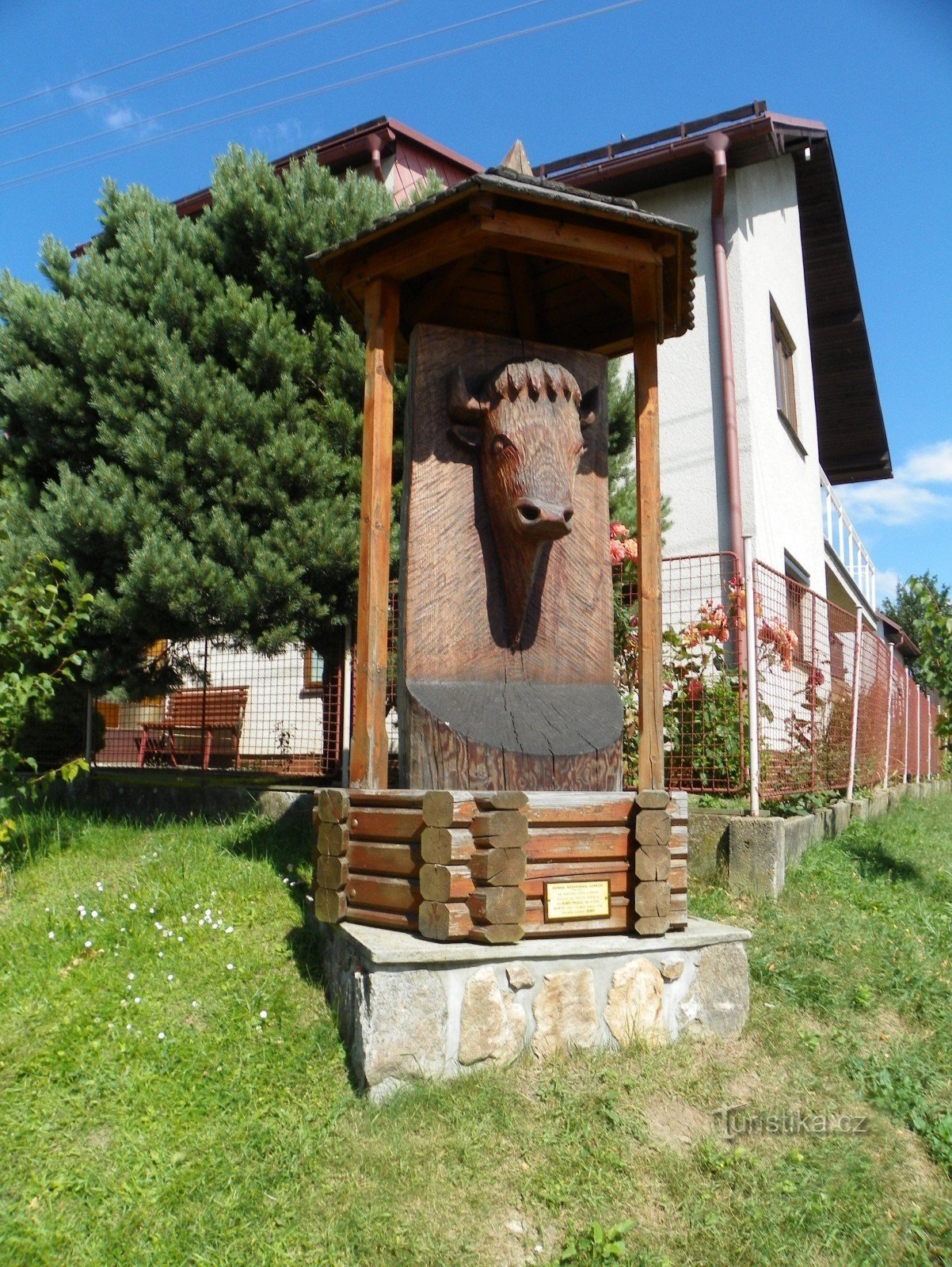 Monumentul zimbrului necunoscut din Zubrí