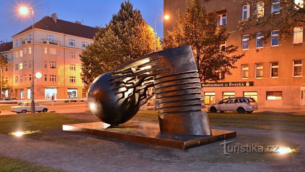 Monumentul lui Nikola Tesla, sursa: Gampe, Wikimedia Commons