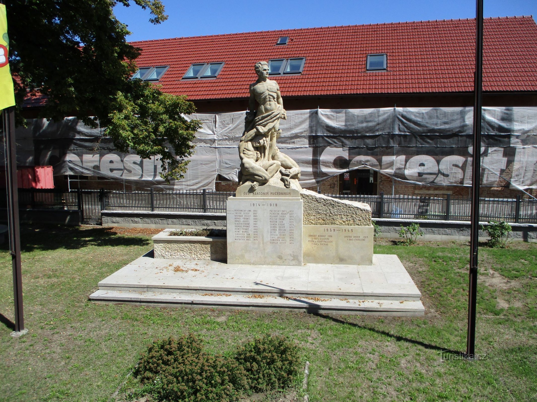 Monument til ofrene for 1. og 2. verdenskrig (Stěžery, 18.8.2019. april XNUMX)