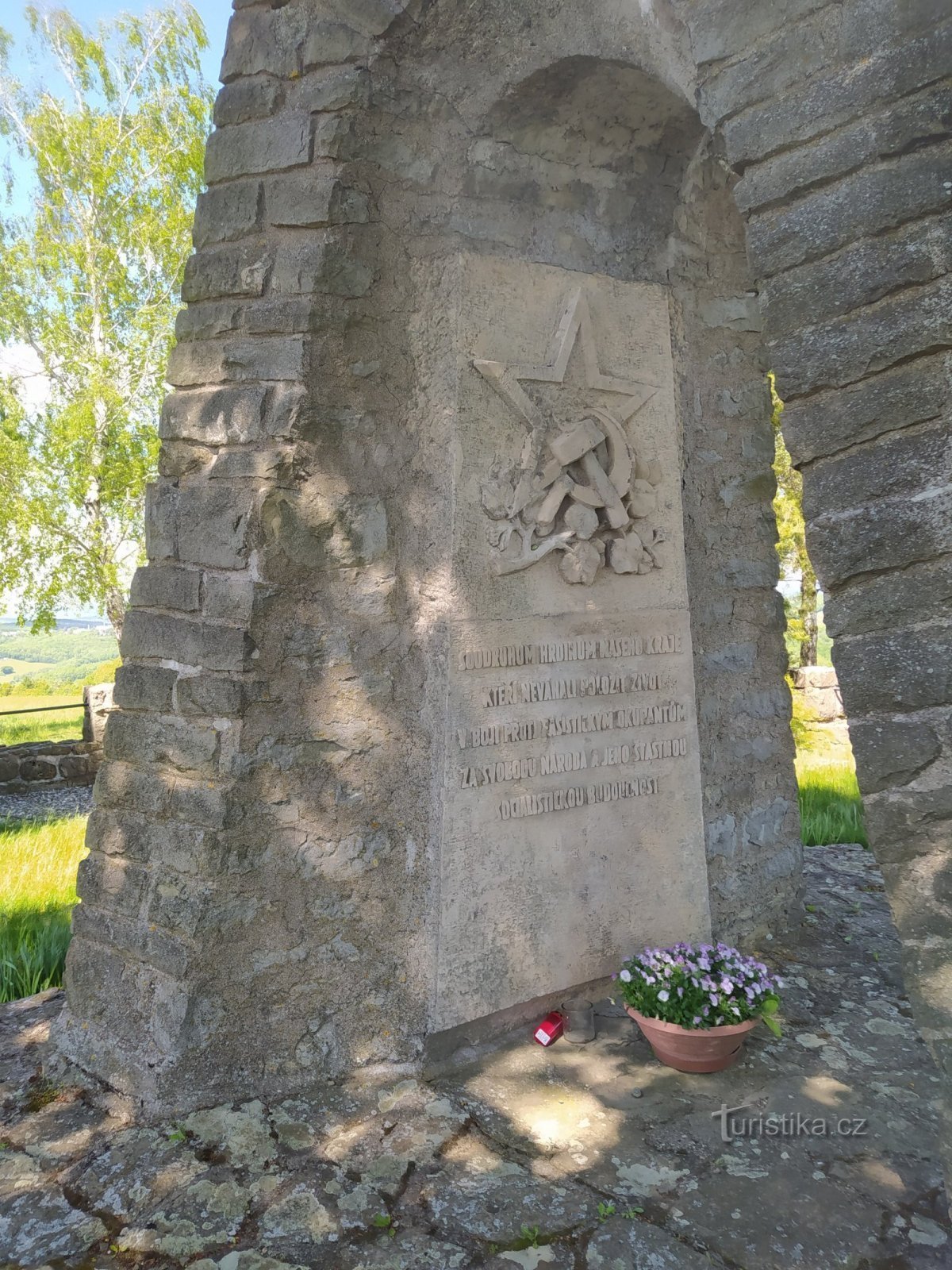 Monumento alle vittime del 2° S. guerra a Kříby vicino a Zlín