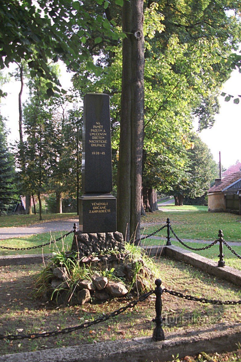 Gedenkteken voor de slachtoffers van de Tweede Wereldoorlog in Zahrádky