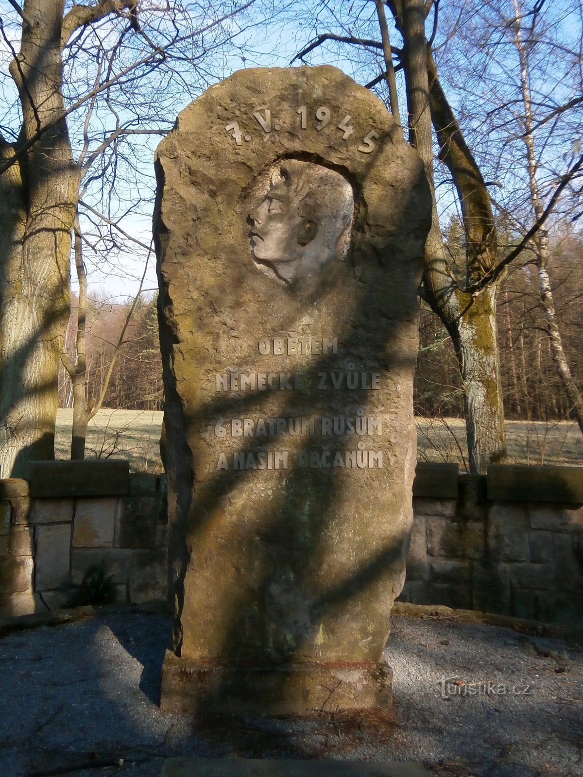 第二次世界大戦の犠牲者の記念碑 (Vysoká nad Labem、2 年 24.3.2017 月 XNUMX 日)