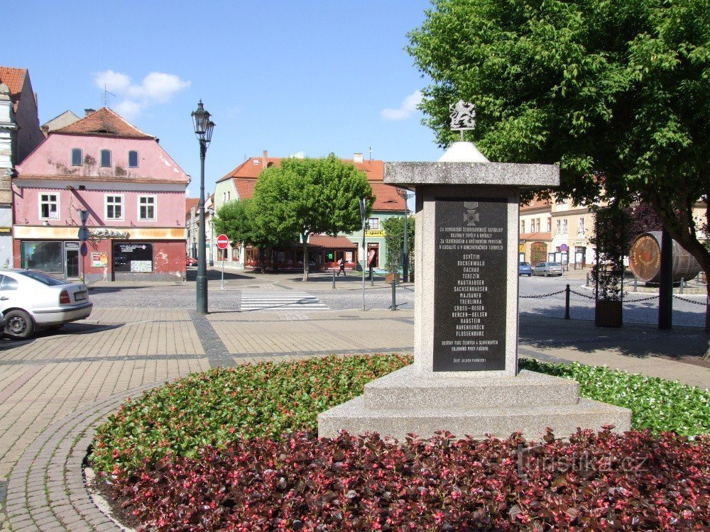 Пам'ятник жертвам Другої світової війни, Жатец