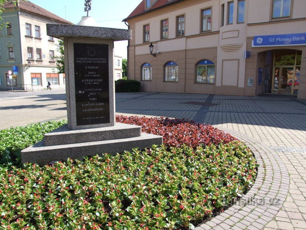 Пам'ятник жертвам Другої світової війни, Жатец