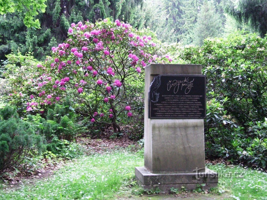 Monument aux victimes du procès des sorcières de Velka Losina