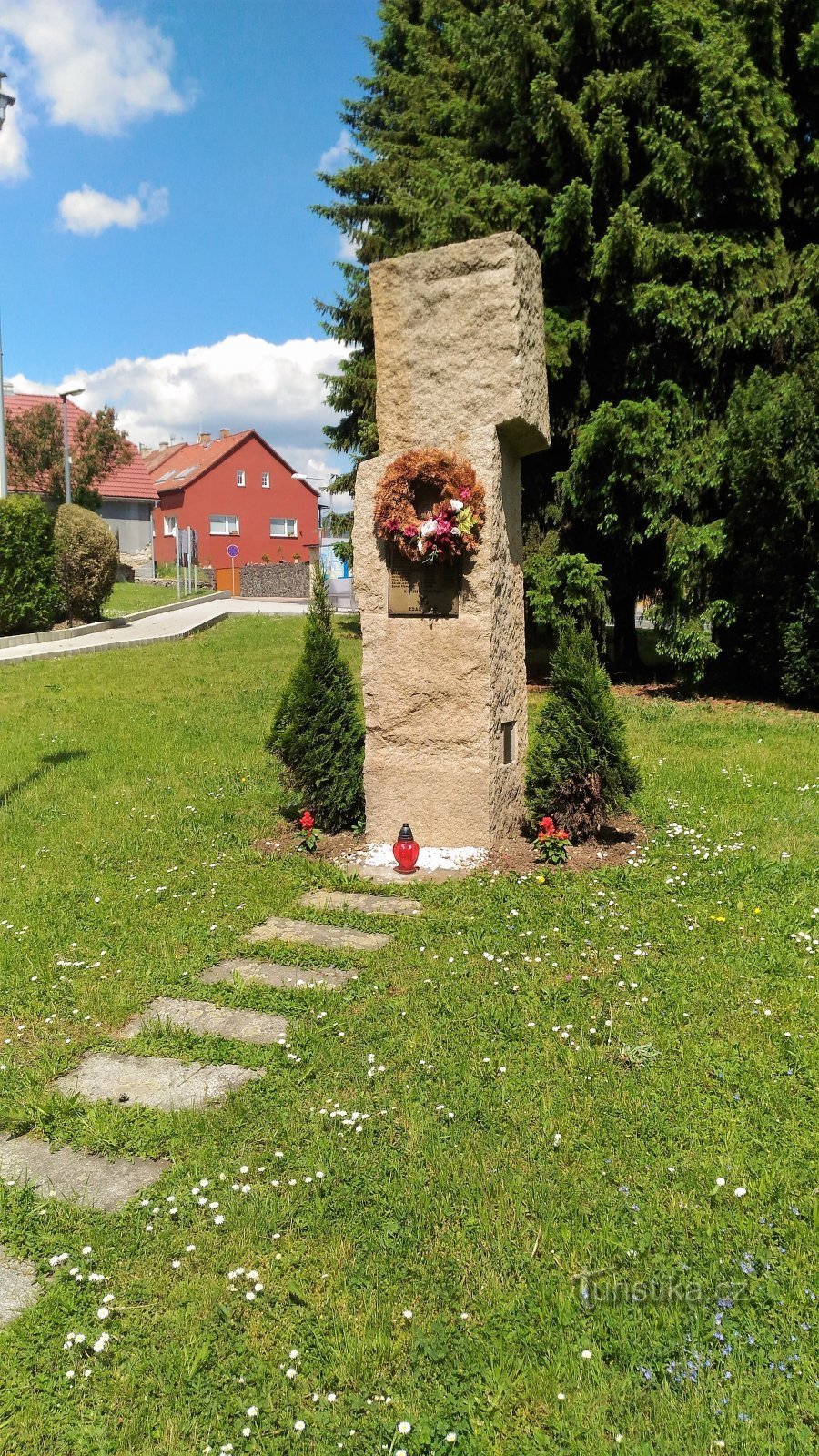 Памятник жертвам аварии на шахте в Модлянах