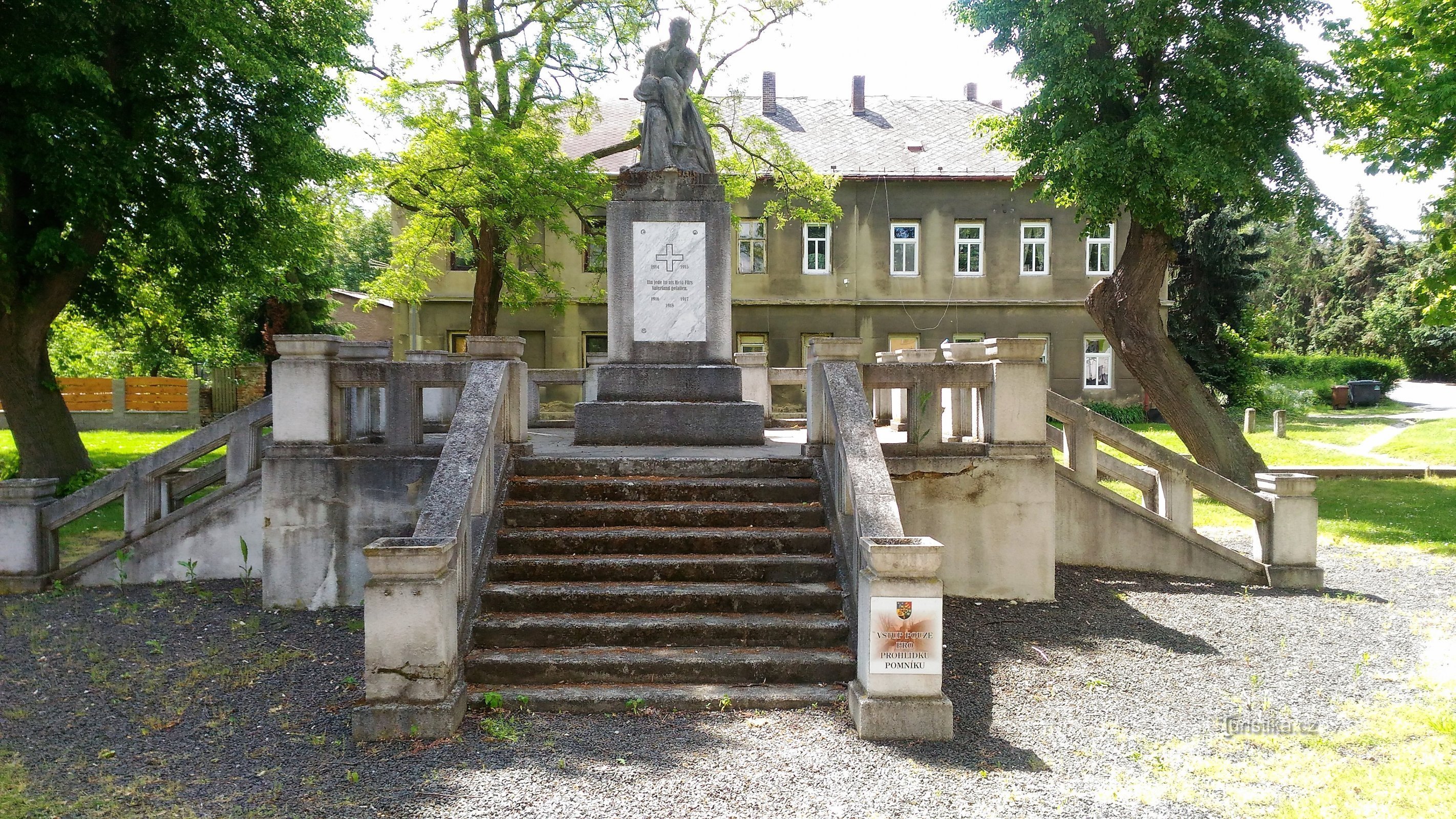 Ensimmäisen maailmansodan uhrien muistomerkki Modlanyssa