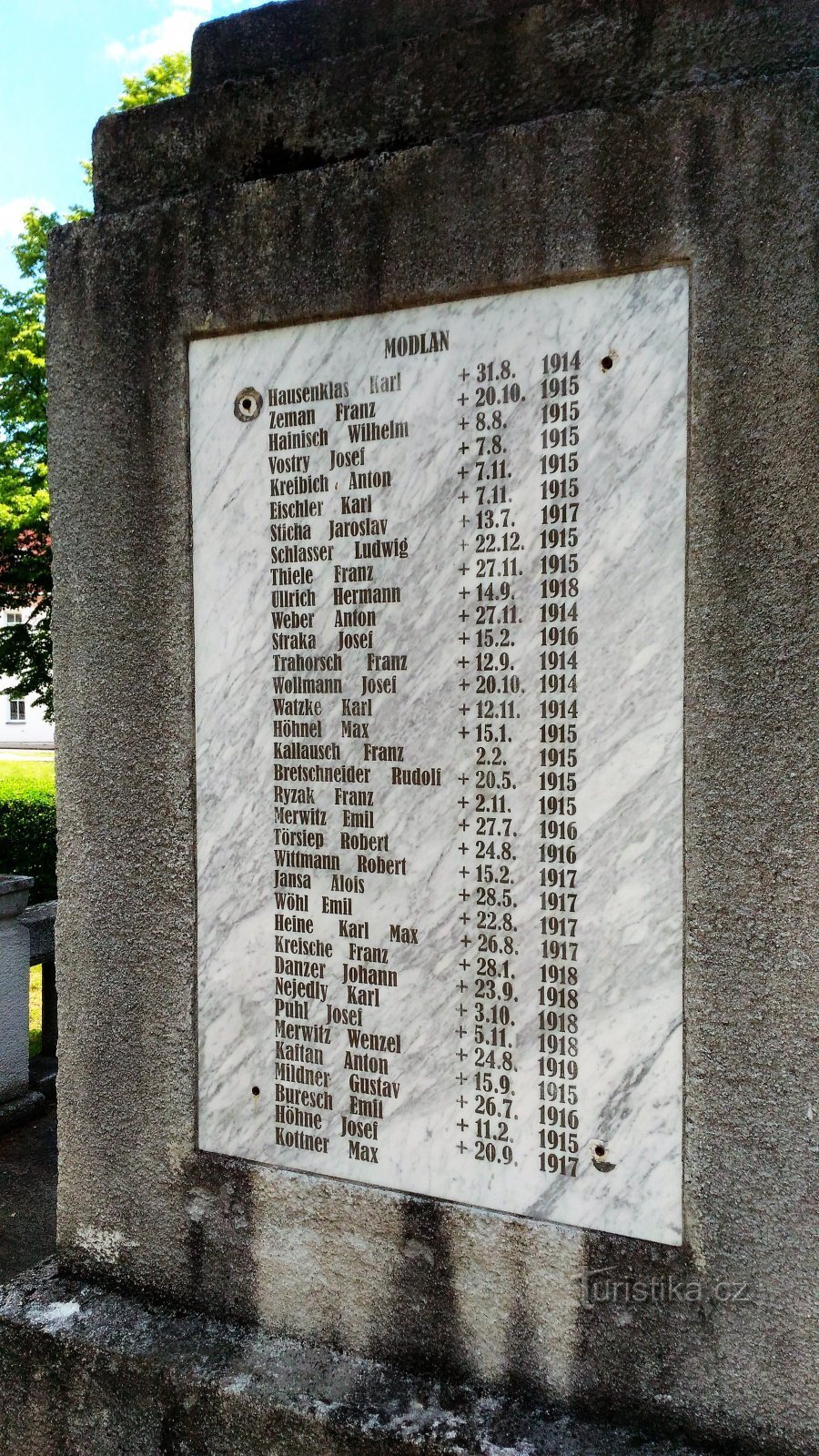 Az első világháború áldozatainak emlékműve Modlanyban