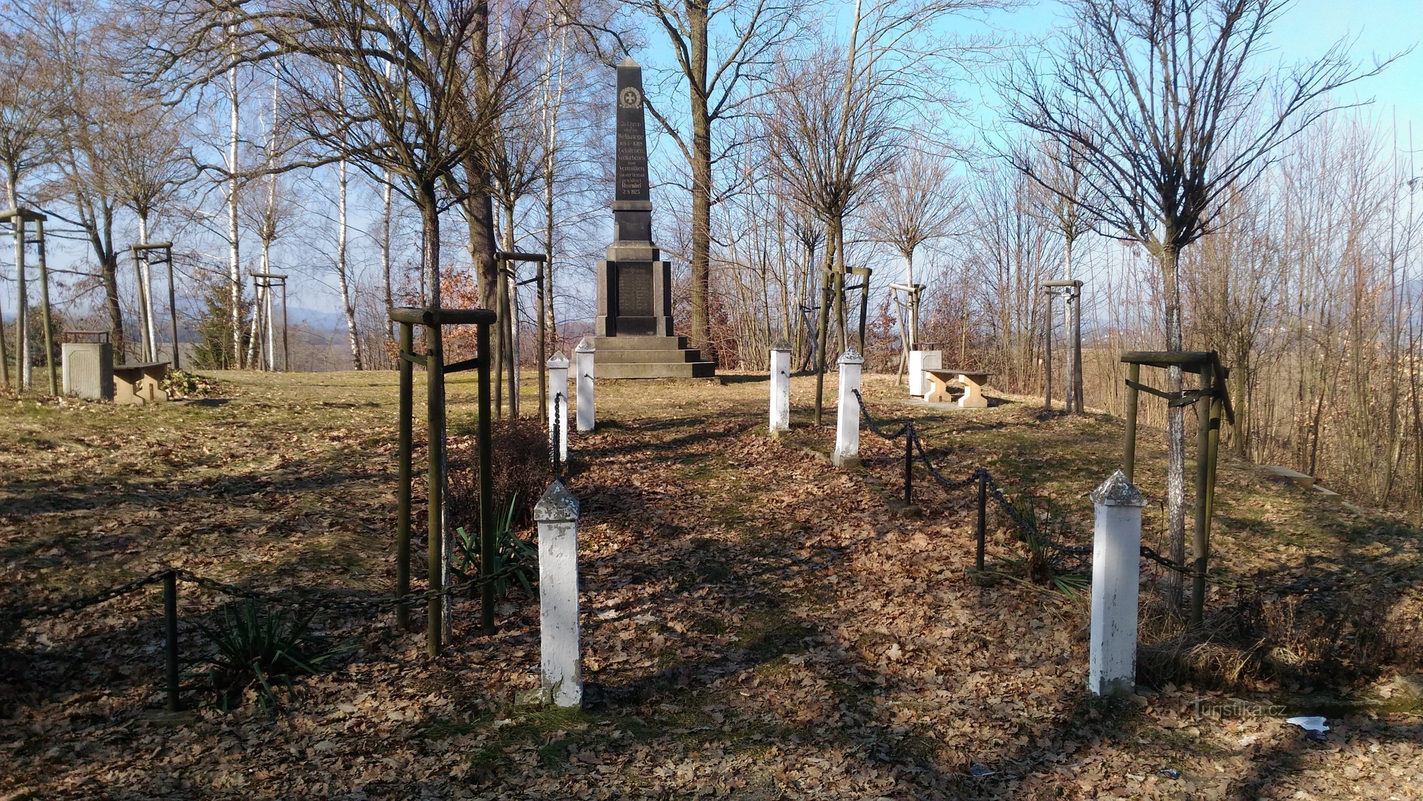 Monumento a las víctimas de la Primera Guerra Mundial en Růžová.