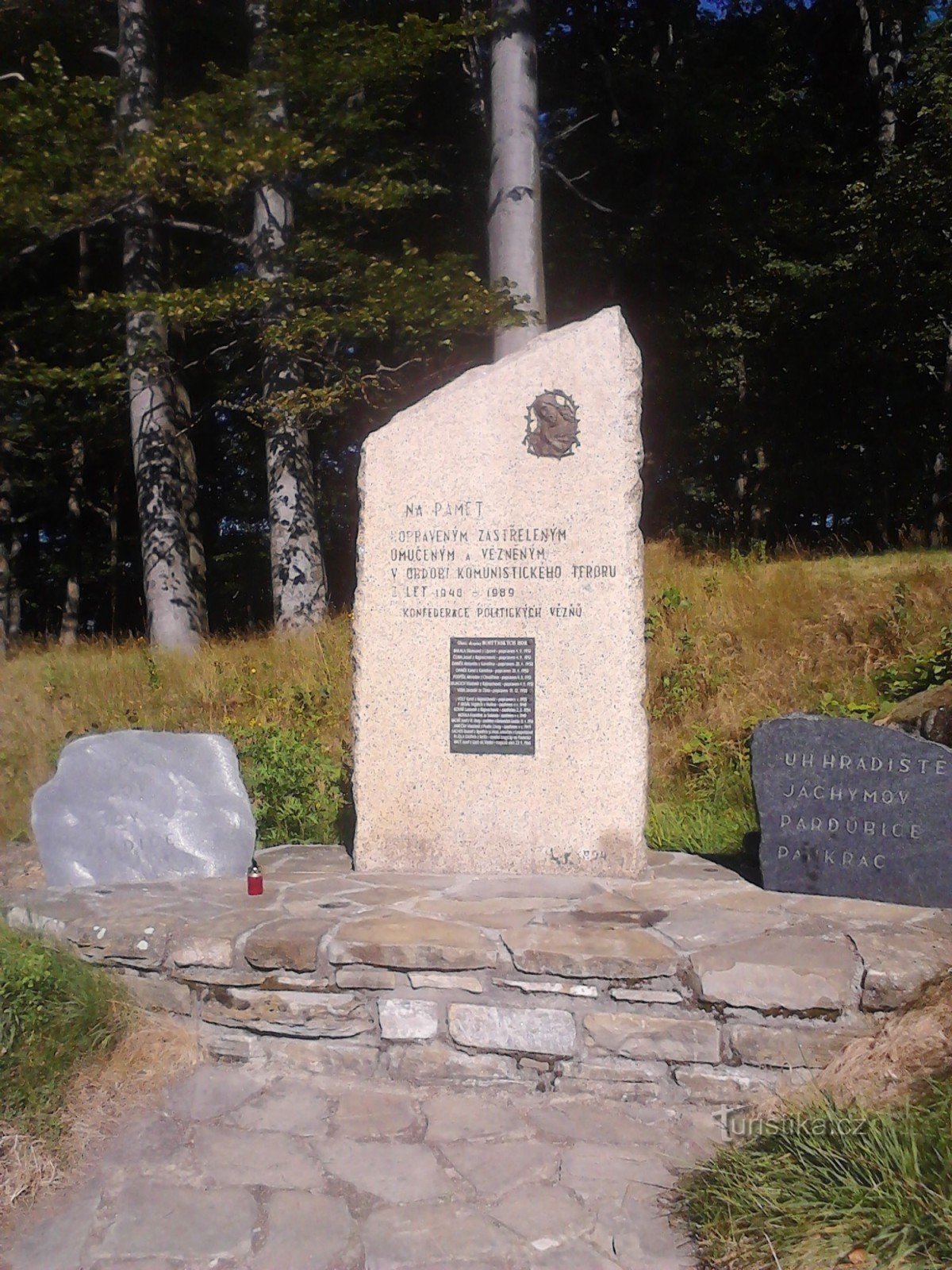 共産主義の犠牲者の記念碑 - Hostýn