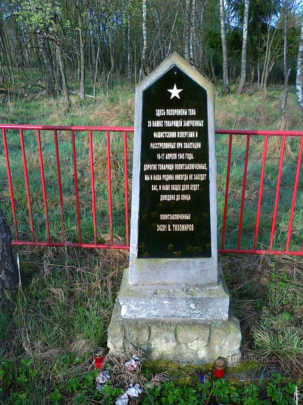 Monument till offren för dödsmarschen nära Křimov.