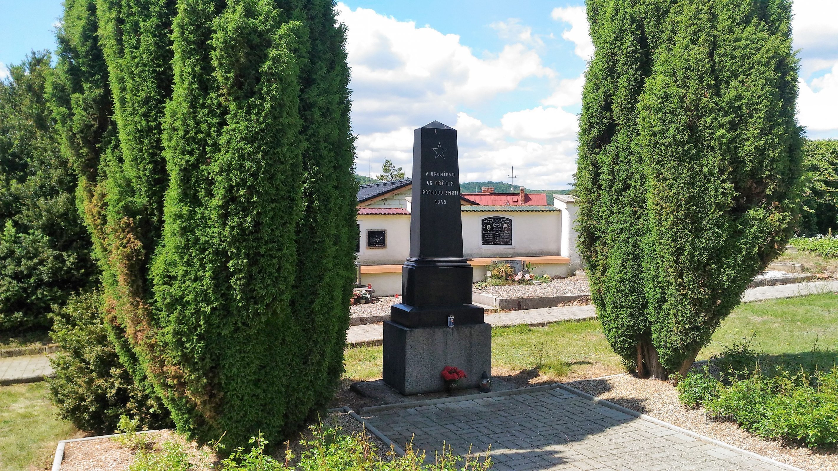 Đài tưởng niệm các nạn nhân của cuộc tuần hành chết chóc ở Rtyna nad Bílinou.