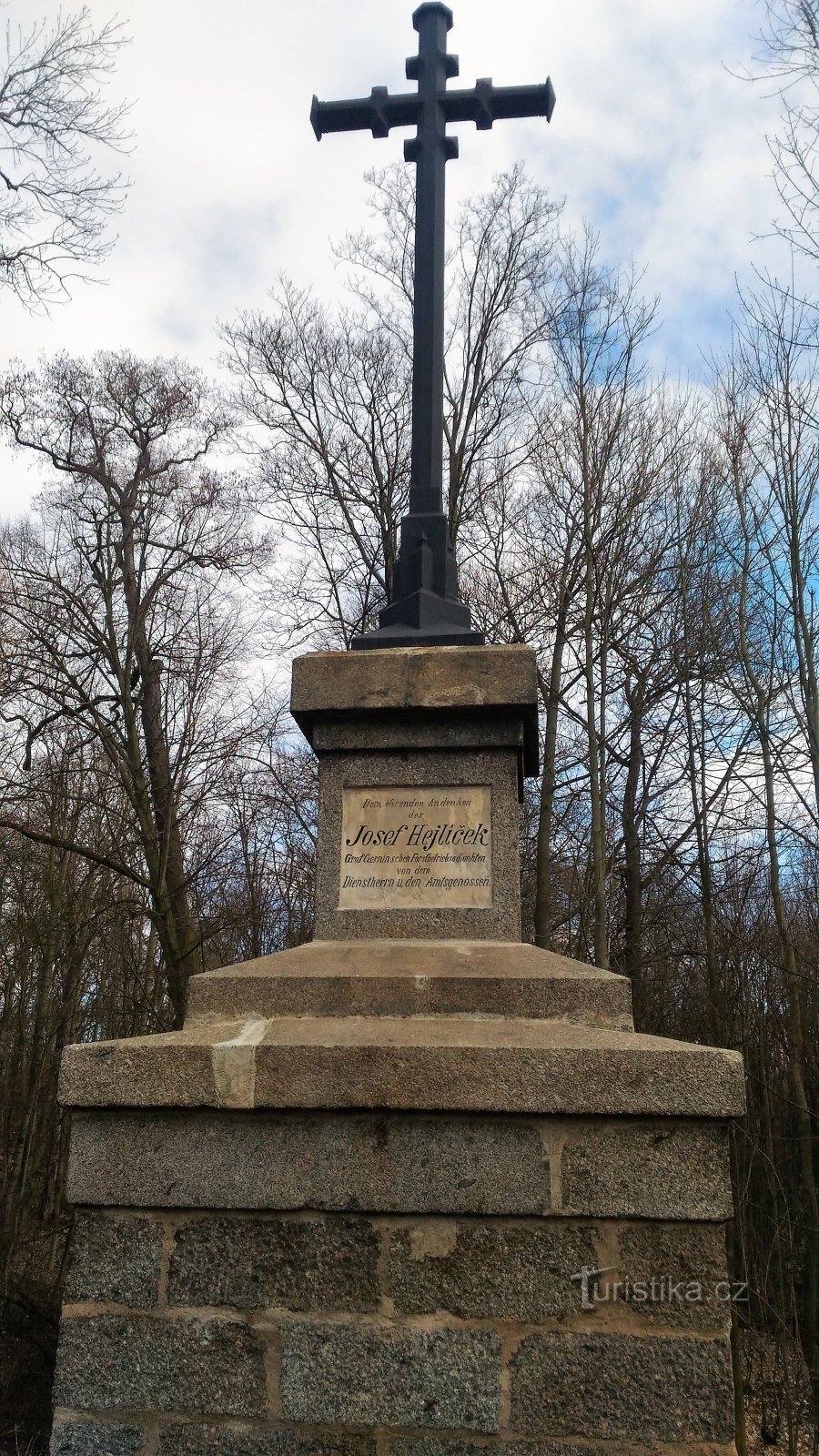 Monumento às vítimas das inundações em Stebno