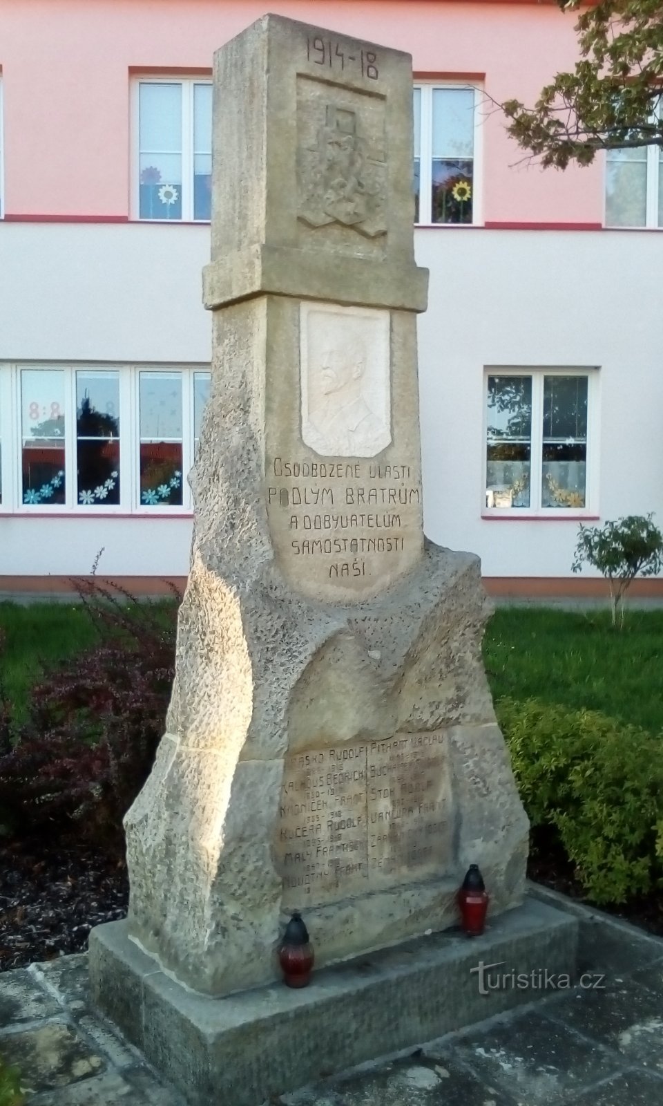 Monumento às vítimas da Primeira Guerra Mundial em Srch