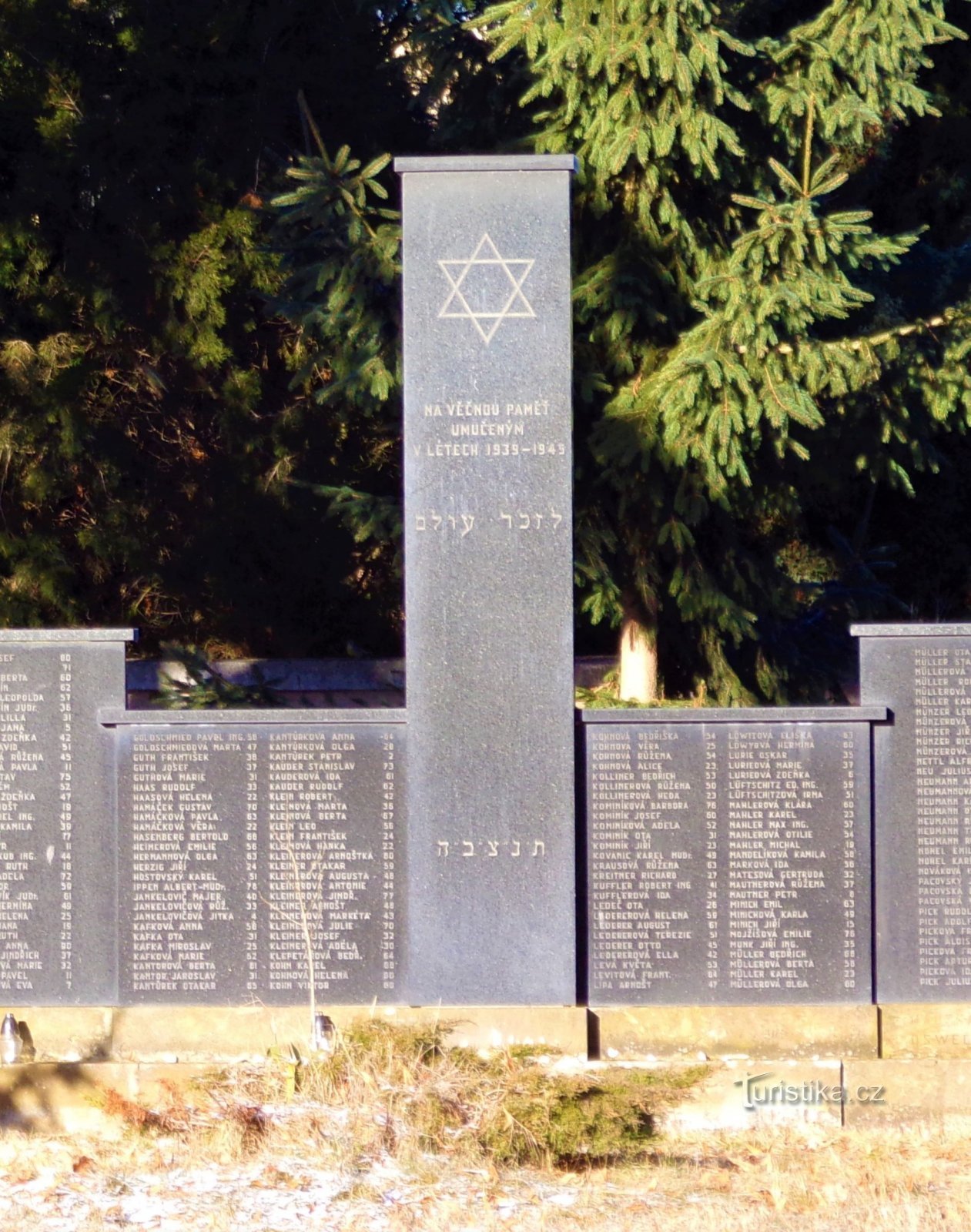 Monumento alle vittime della Shoah (Hradec Králové, 26.12.2021/XNUMX/XNUMX)