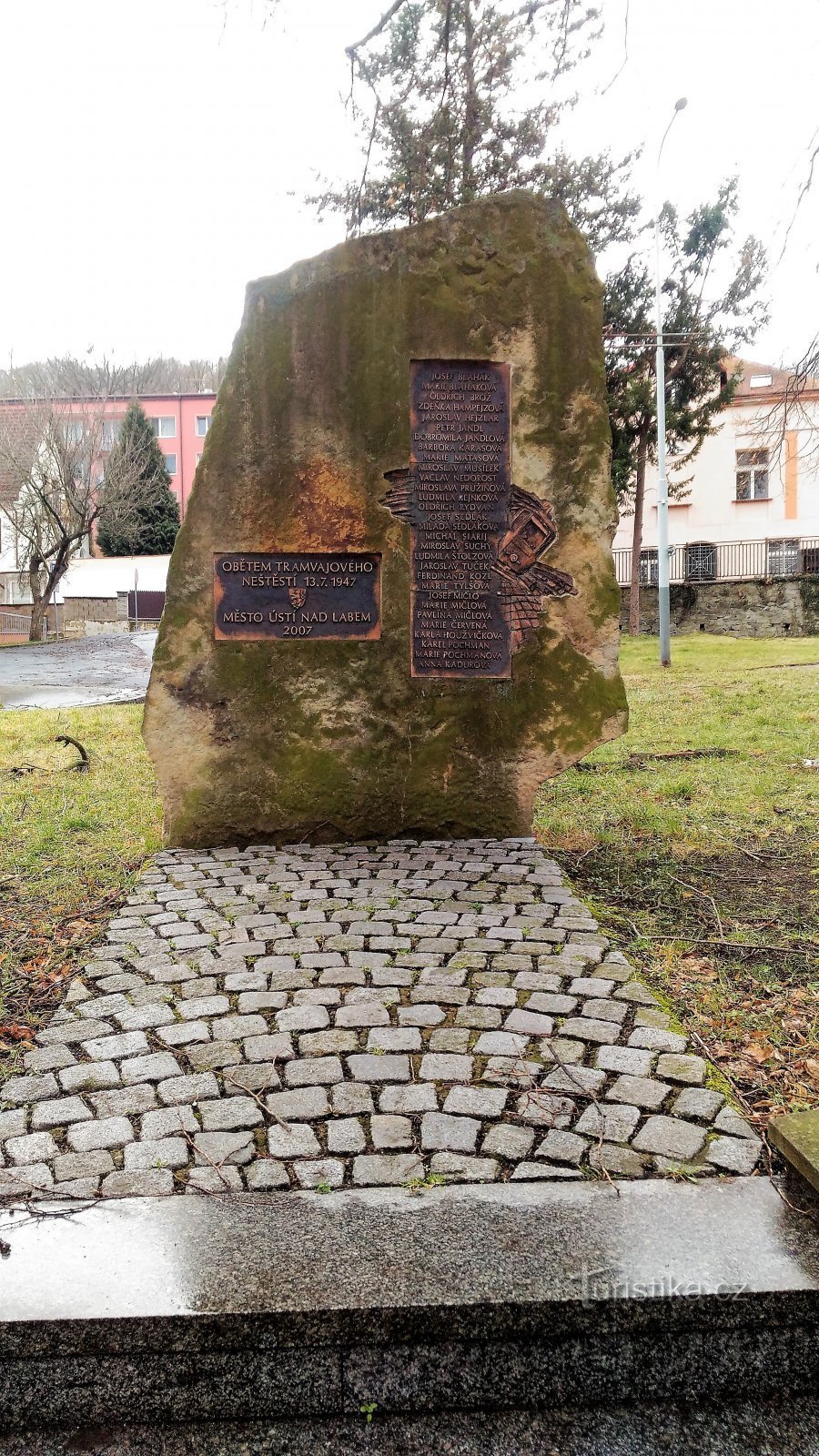 Spomenik žrtvam tramvajske nesreče v Ústí nad Labem.