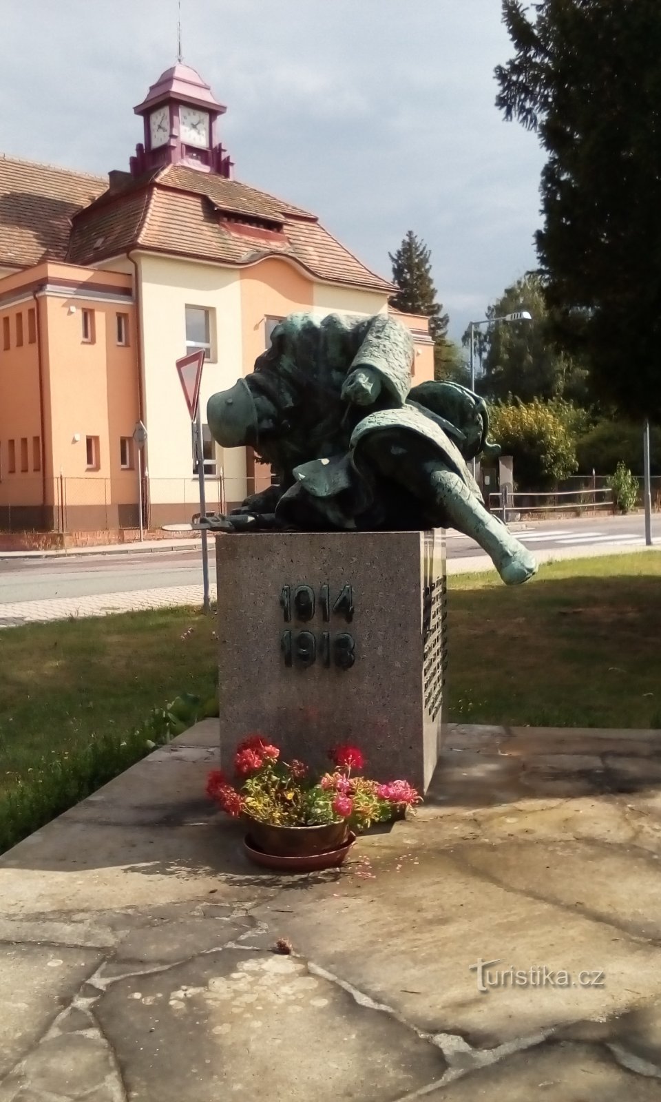 A háborúk áldozatainak emlékműve Ostřešanyban